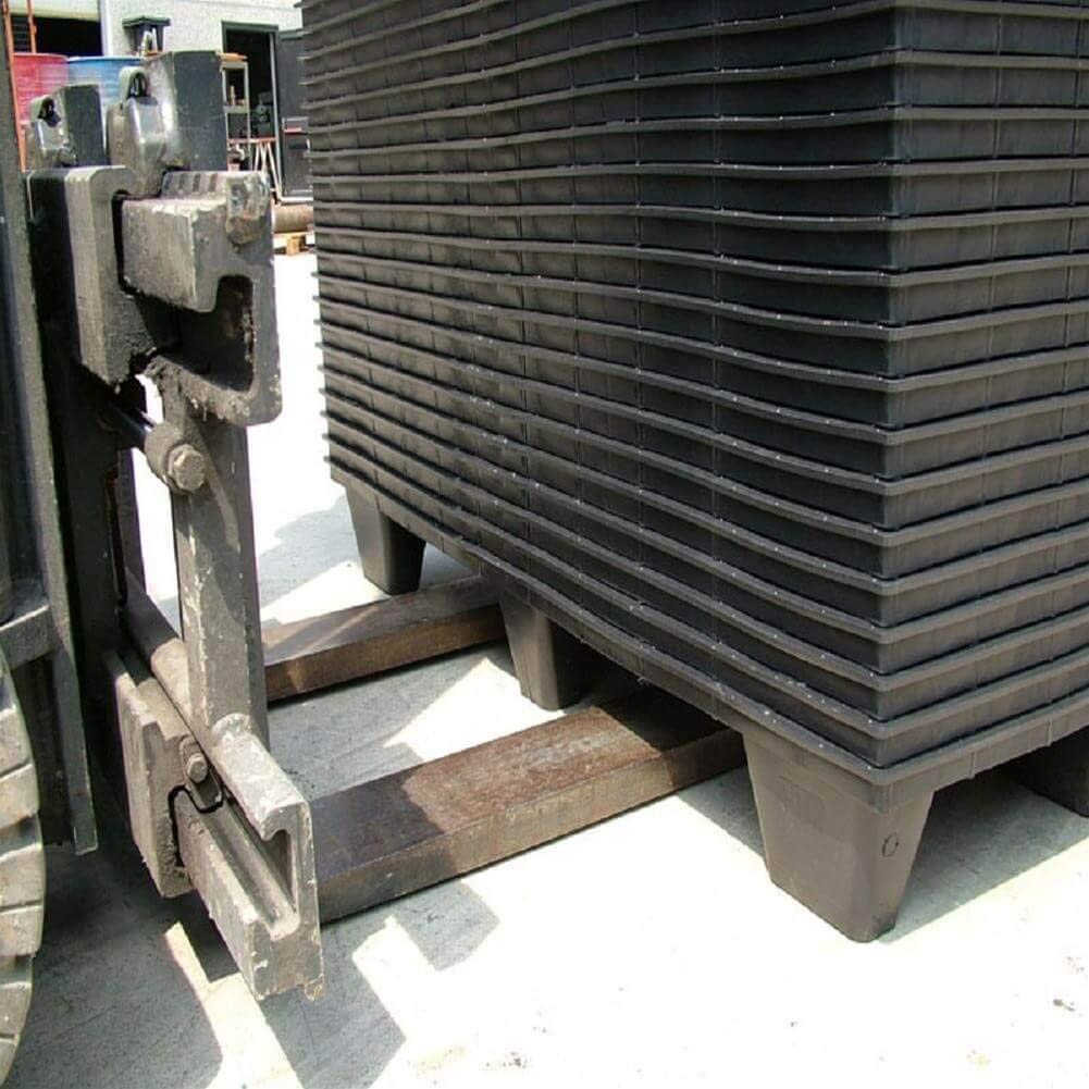 Pallet in plastica riciclata (PP), Mis. 400 L x 600 P x 124 H mm, con 4 piedi, piano forato, portata statica 700 Kg, portata dinamica 200 Kg