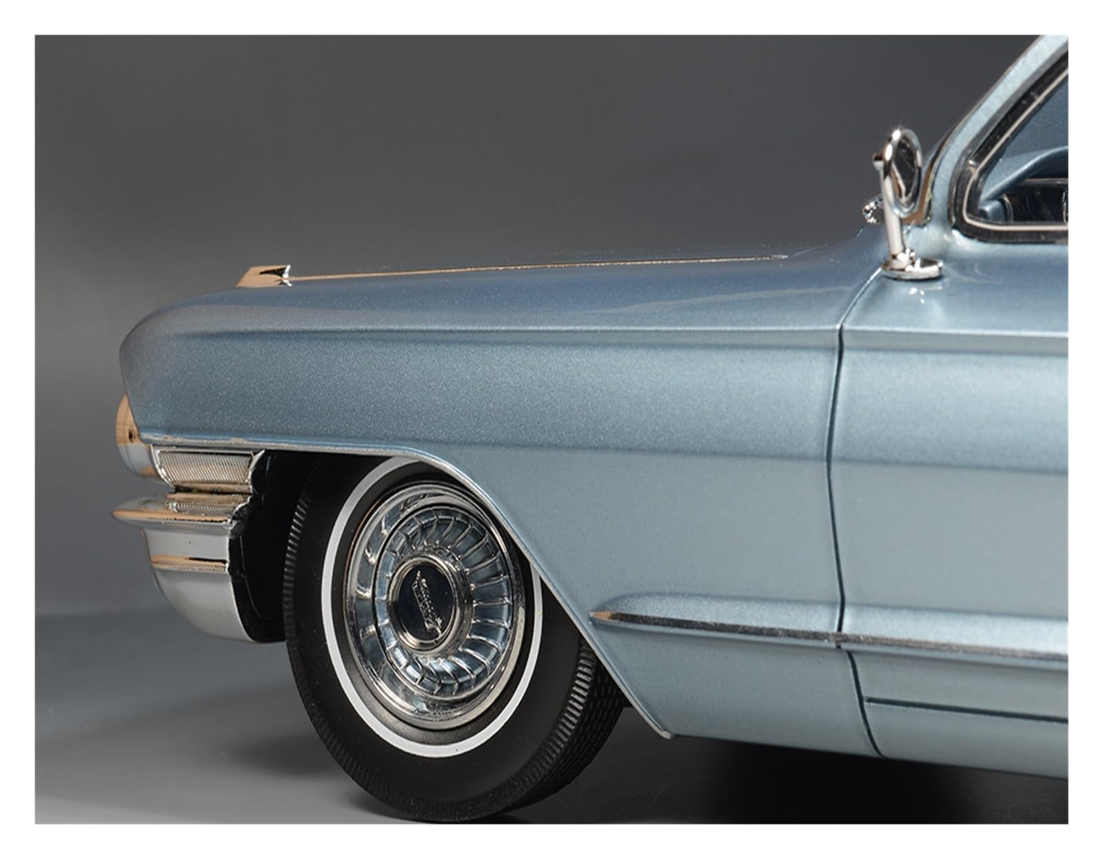 Amazon | ミニカー 1:18 キャデラックセダンチボリ 1962 限定版車