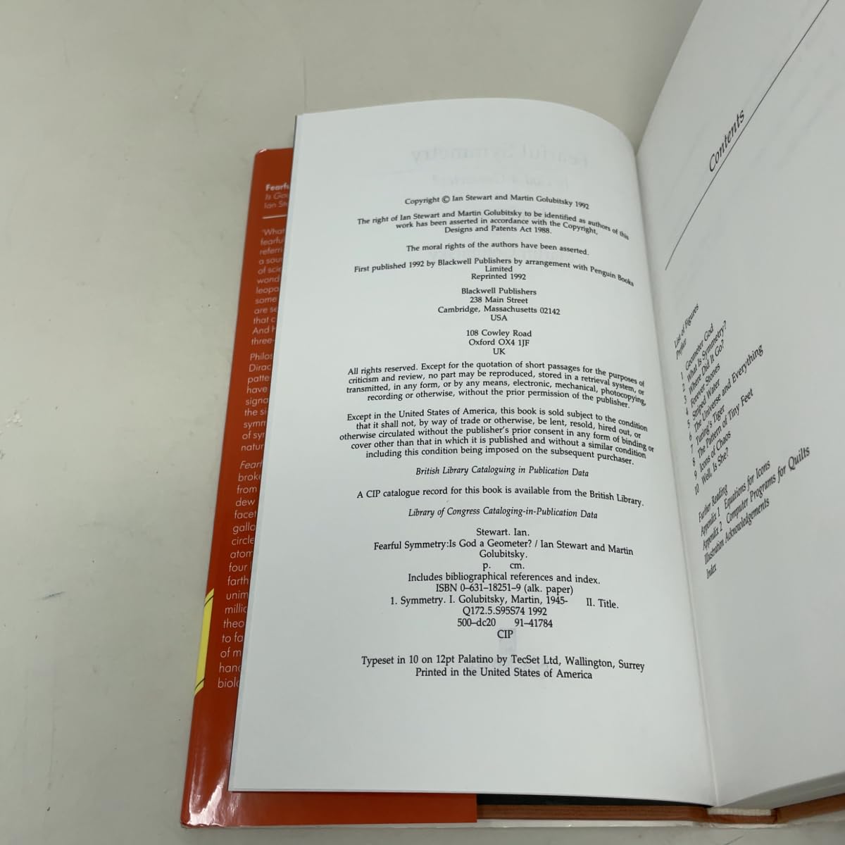 Fearful Symmetry: Is God a Geometer? Stewart, Ian and Golubitsky, Martin - PT03