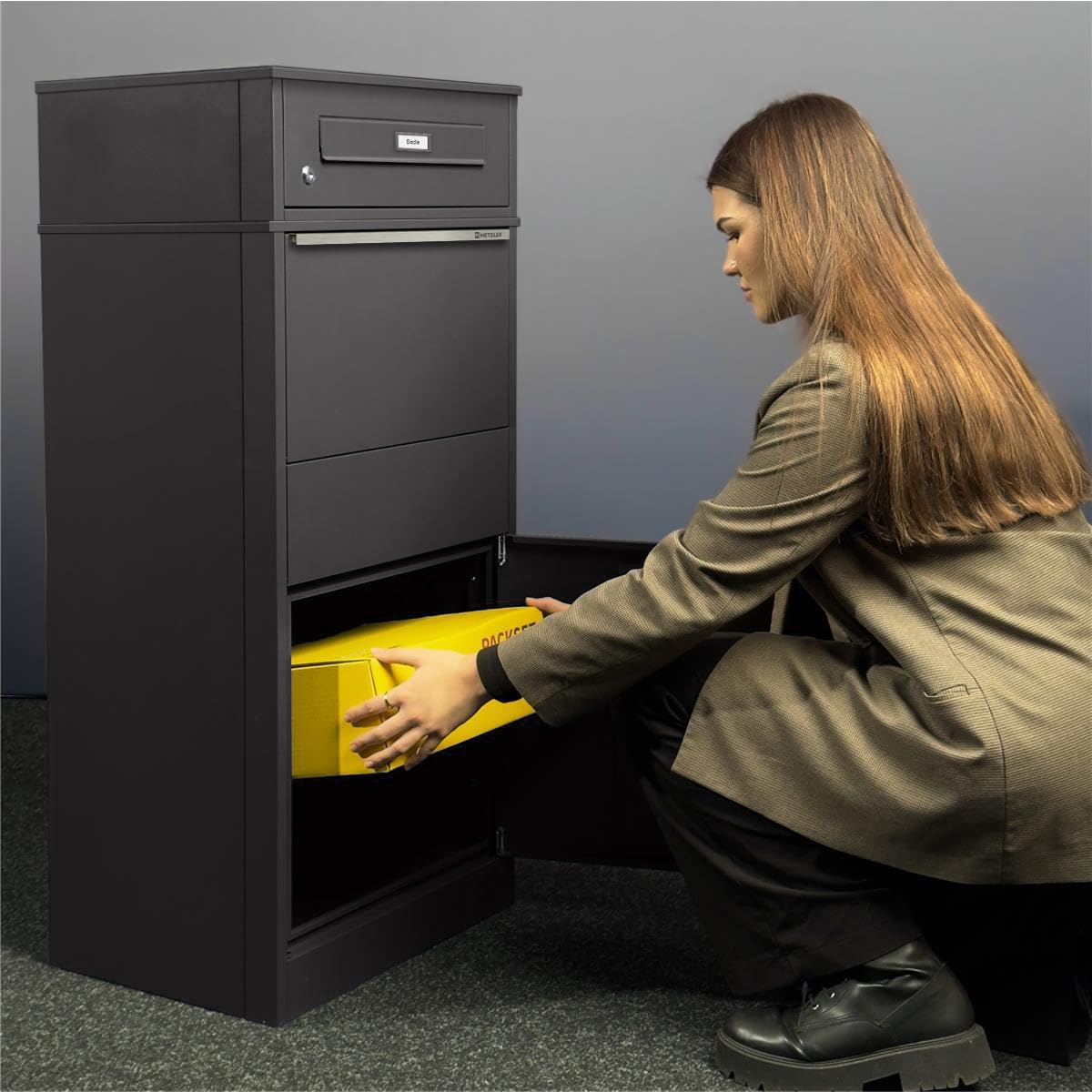 Metzler cassetta postale e box pacchi XXL da esterno acciaio zincato verniciato a polvere grigio micaceo DB 703 con targhetta nome intercambiabile sicura resistente intemperie design moderno