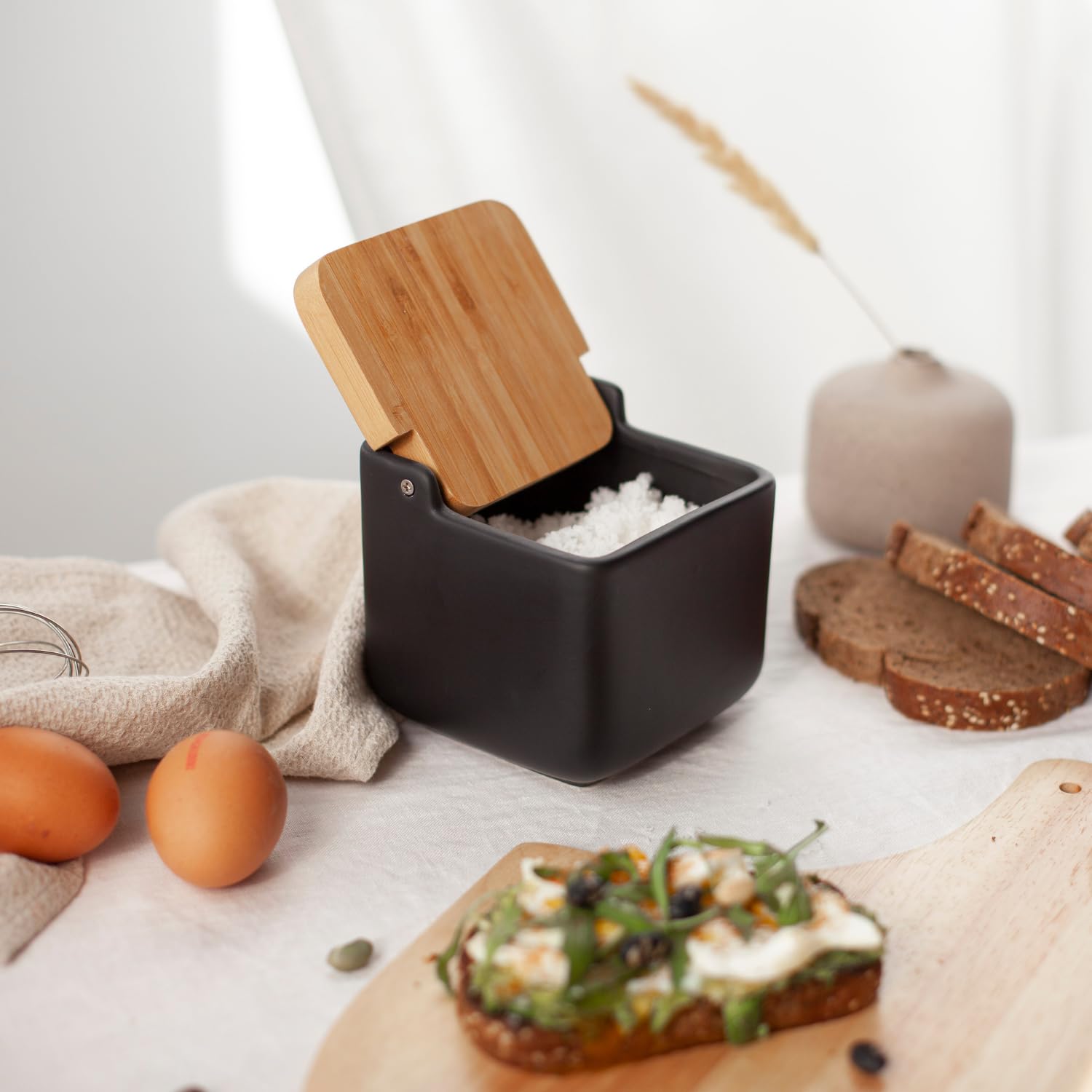 Set d'accessoires de cuisine - Comprend salière de cuisine et pot à ail - Pot à ail et salière de cuisine avec couvercle basculant - Céramique et bambou - 11,5 x 11,5 x 11,5 cm (Set 2 noir)