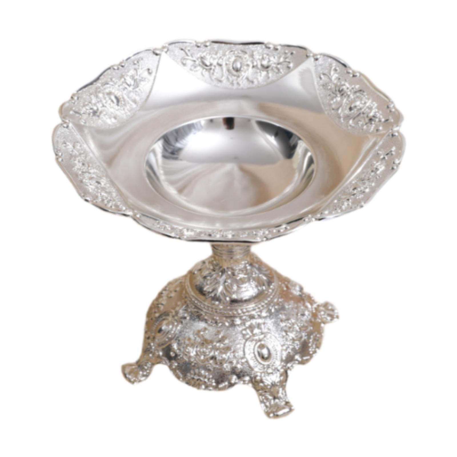 Piédestal décor créatif argenté et coupe de présentation durable