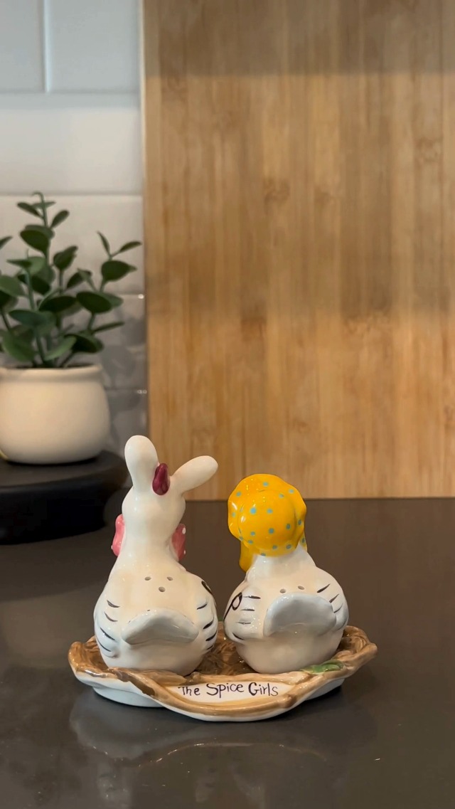 Amazon.com: Blue Sky Clayworks Hello Kitty & Kuromi Scooter Salt