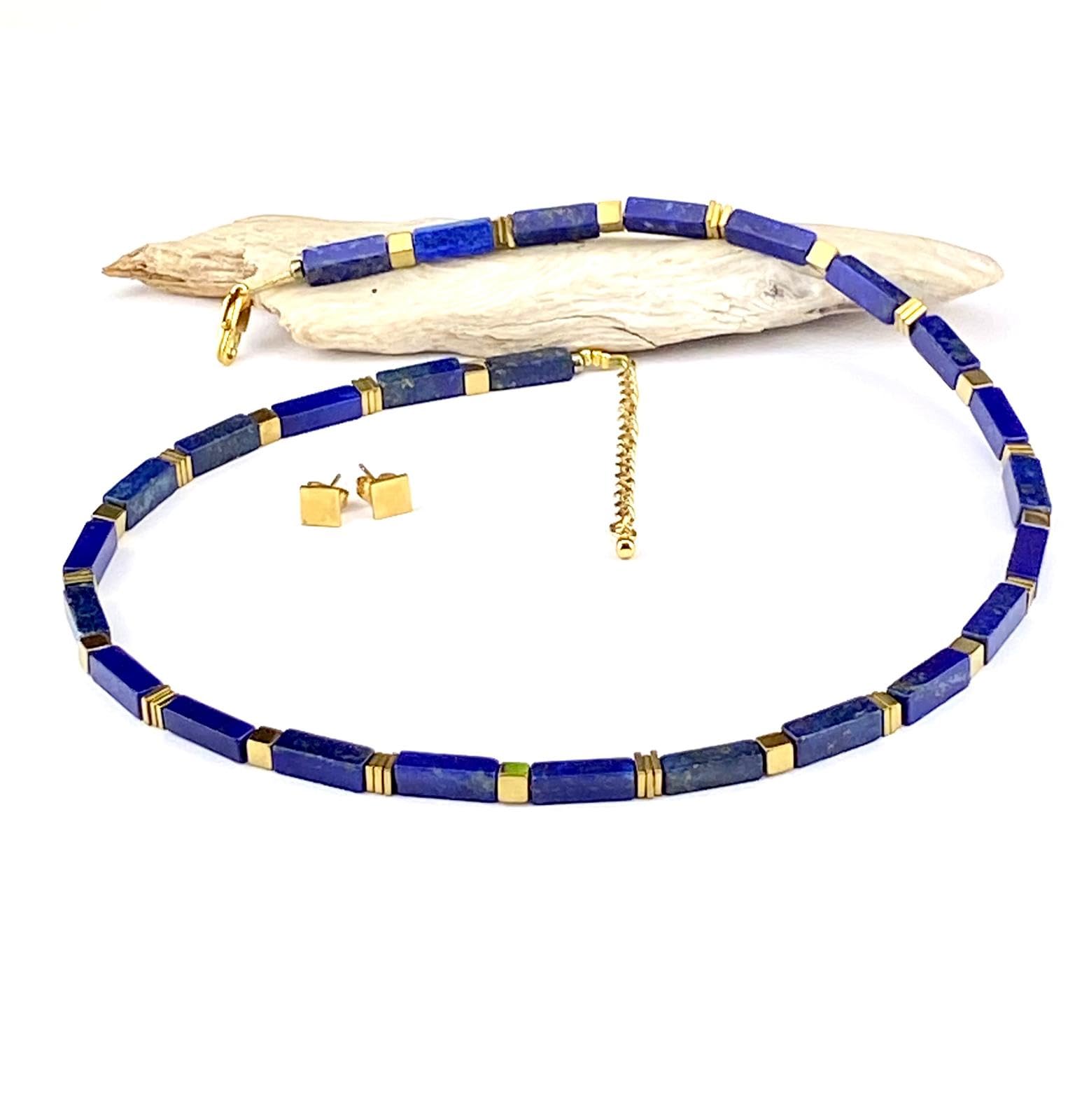 Handgemachte Kette mit natürlichen Lapis Lazuli Perlen, kombiniert mit vergoldeten Hämatit Perlen, vergoldetem Edelstahl Verschluss, Edelstein Heilstein Lapislazuli