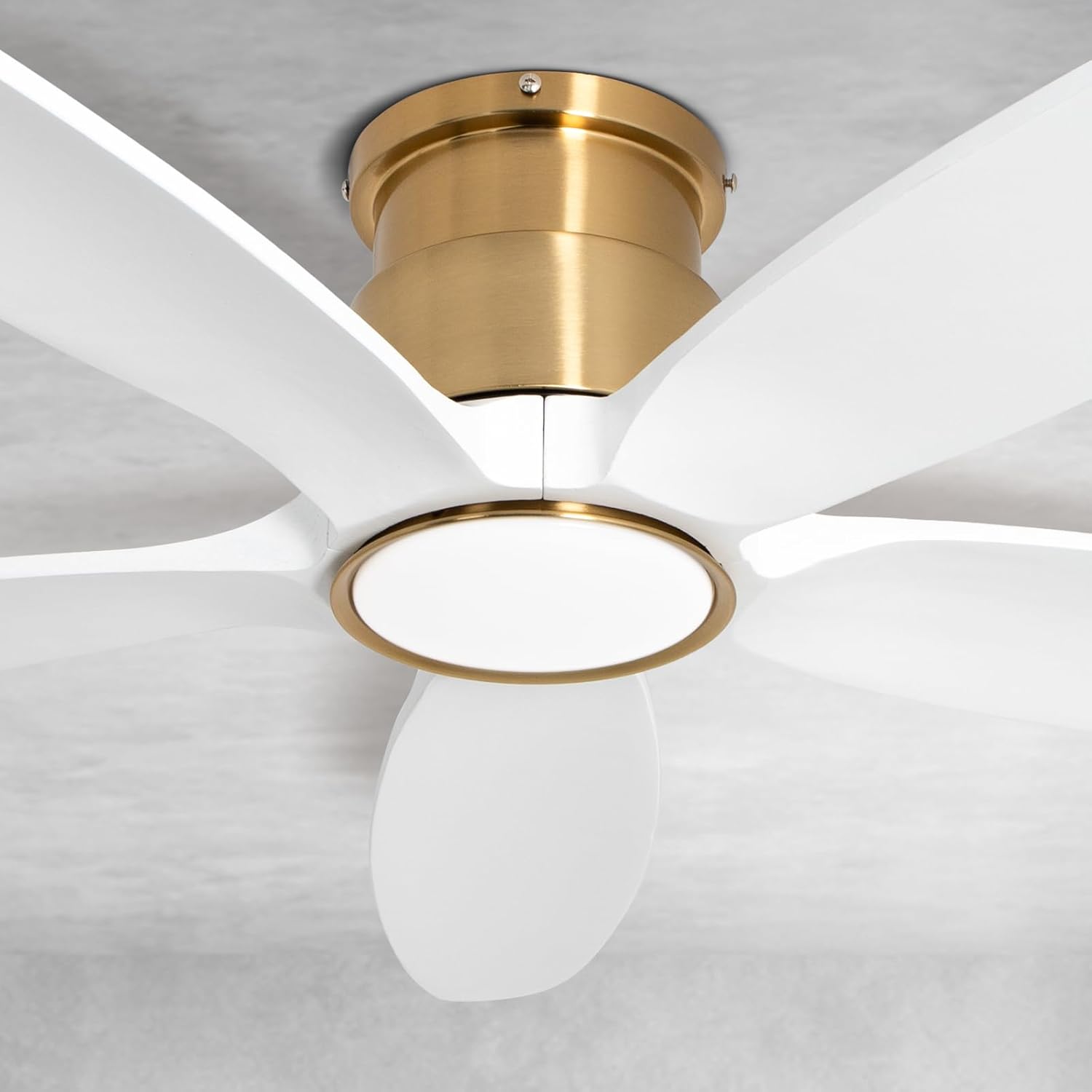 Ceiling Fan with Lights, 52Inch Flush Mount Ceiling Fan with Remote Control, 5 Wood Blades, DC Motor,3CCT,White and Gold Ceiling Fans for Bedroom, Living Room, Home Office,Indoor