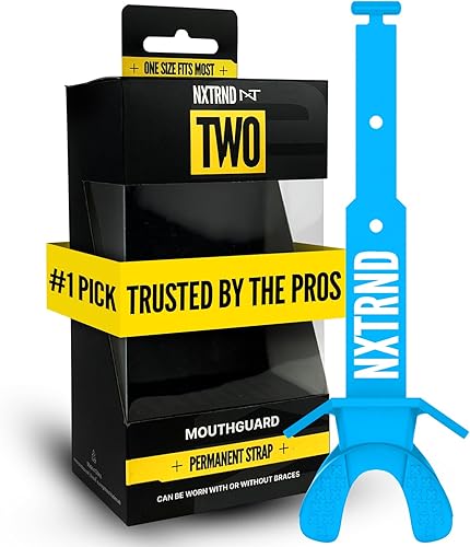 Nxtrnd Two - Protector bucal de fútbol, boquilla de fútbol con correa, se adapta a adultos y jóvenes (azul neón)