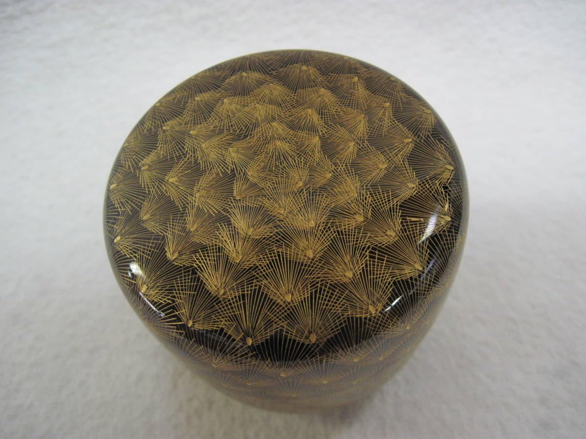 輪島塗　東恒博作　寿松沈金銘々皿　五客　美品　共箱　茶道　懐石膳　送料込 輪島塗 東恒博作 寿松沈金銘々皿 五客 美品 共箱 茶道