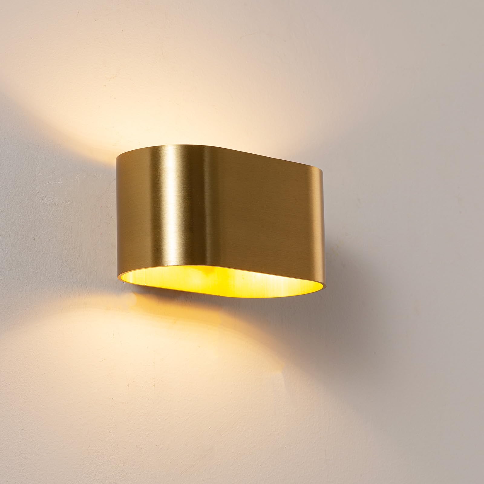 Alpinaluz Applique da Parete Up & Down con Attacco G9, Design Curvato in Metallo, Lampada Decorativa da Interno per Corridoio, Soggiorno e Camera da Letto, IP20 (Oro satinato)