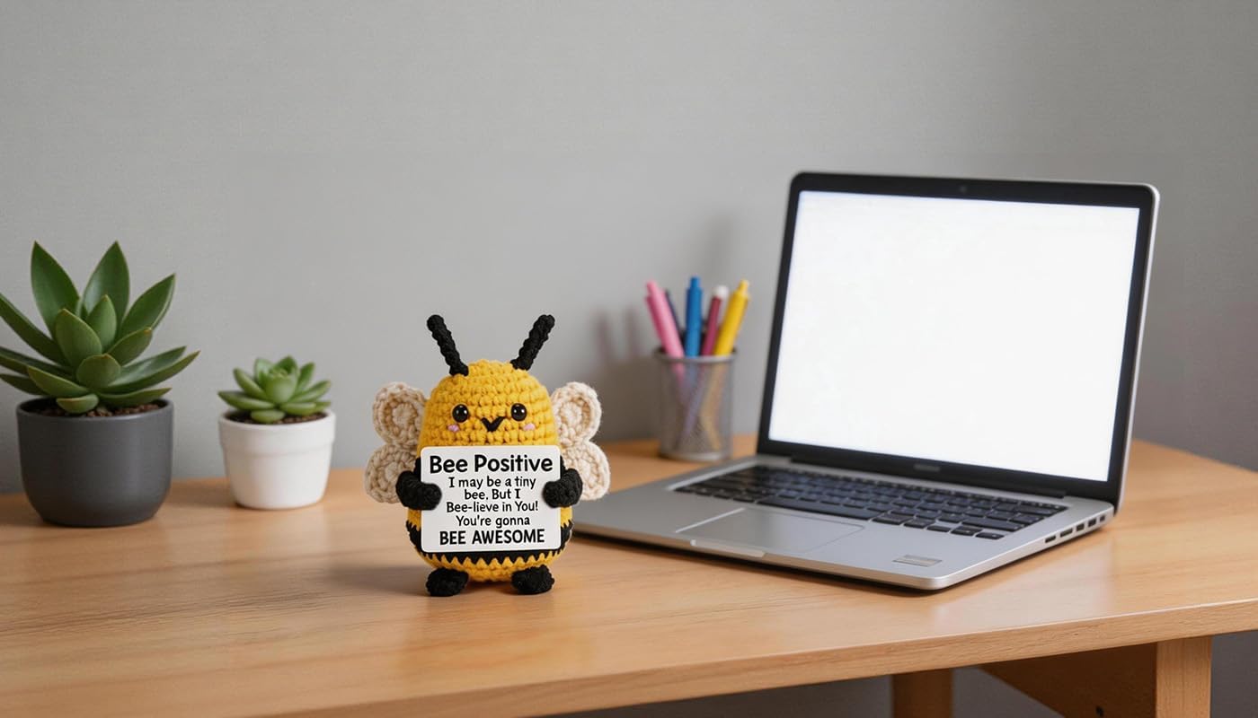 Positive Crochet Emotional Support Bee Butterfly 2PCS with Encouragement Card Cute Animals Graduation Gift Set for Friends Teacher Classmate Birthday Encouragement Gift Room Decor