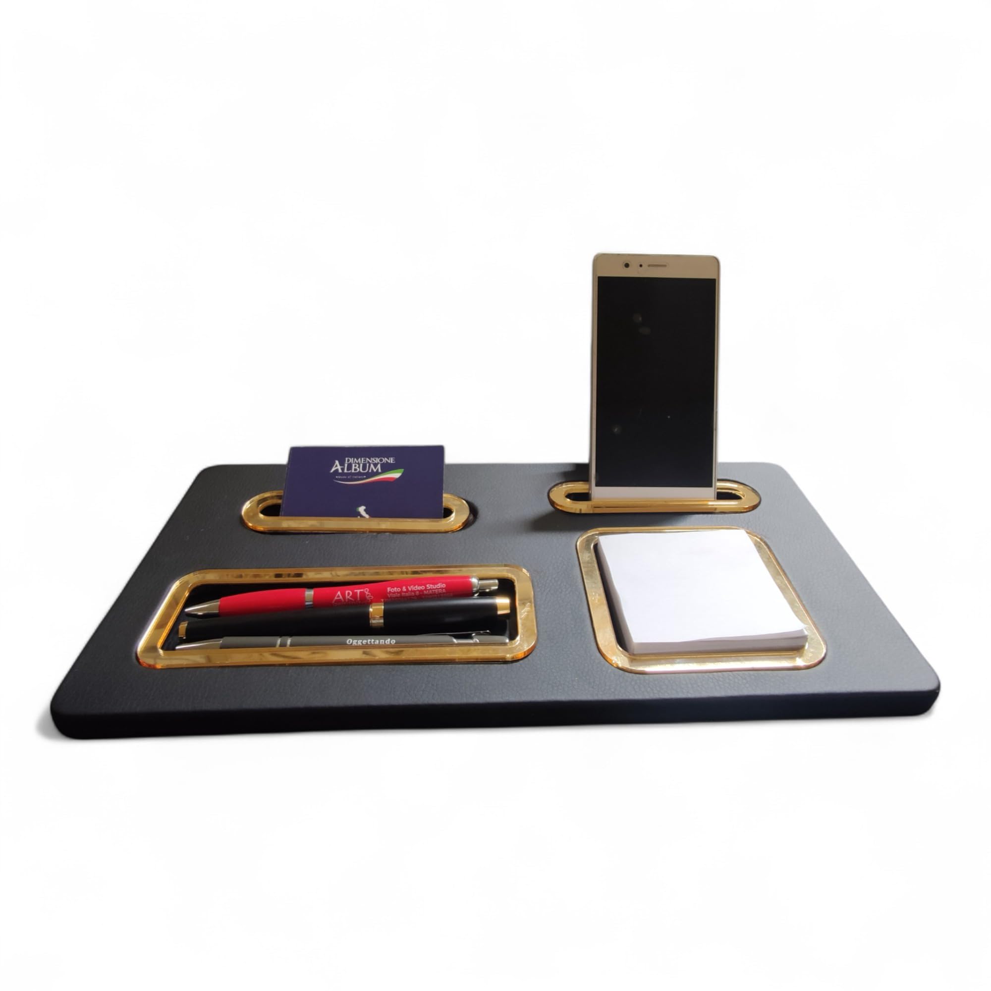 OGGETTANDO Set Scrivania in eco pelle PU Nera, 4 in 1 Organizer con Sup. smartphone, Porta Penne, Porta bigliettini, Porta carte ades., Portafoto, Sottomano Ufficio Casa (ACR. ORO)