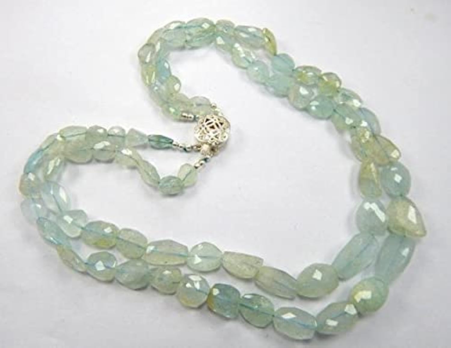 Collier aigue-marine naturelle contre les bijoux ternes, pépites 11x21mm
