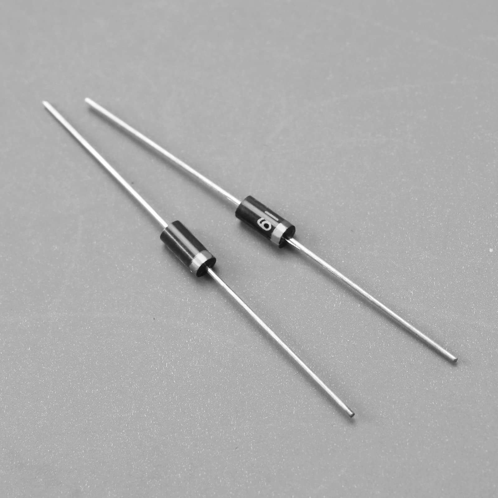 Confezione da 100 pezzi) Chanzon HER208 Diodo raddrizzatore Diodi Schottky ad alta efficienza 2A 1000V 50-70ns DO-15 (DO-204AC) Diodi elettronici assiali 2 Amp 1000 Volt