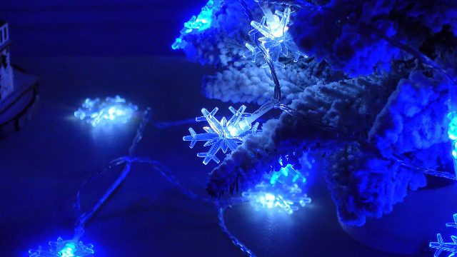 Amazon.com: Glooglitter 50 ft 100 LED Christmas Snowflake Lights