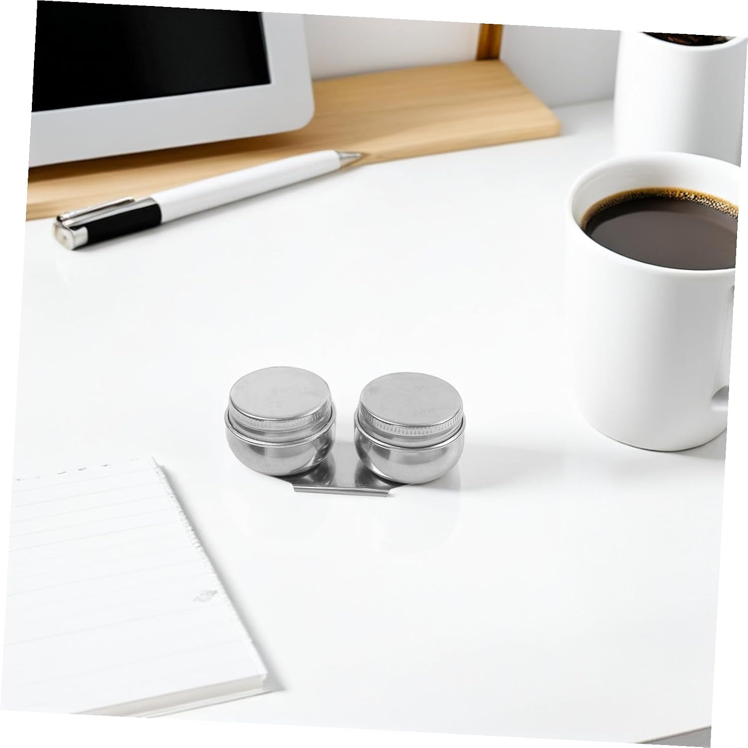MOKKHNB Stainless Steel Palette Cup with Lid Portable Oil Palette Container for Artists for Mixing and Storing Paint Lightweight Design with Clip for Easy Attachment