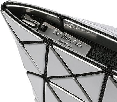 2573　バオバオ　ポーチ　シルバー　新品 2573 バオバオ ポーチ シルバー 新品 2573 バオバオ ポーチ シルバー 新品