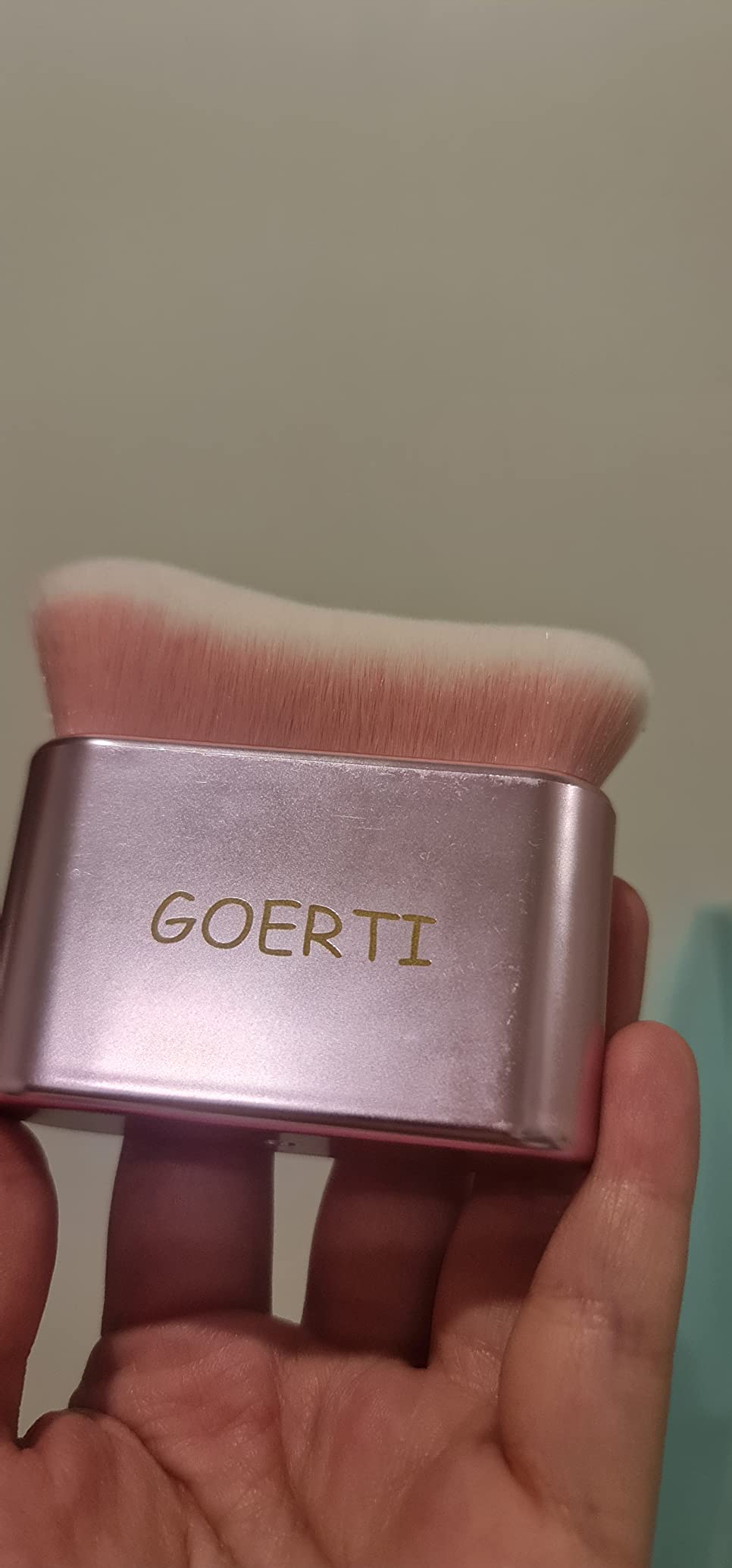 GOERTI Professional Body Makeup Brush, Kabuki Foundation Brush Makeup Brush, Self Tanner Brush, Self Tanning Applicator, Blend & Blur Body Bronzer Tan Brush for Lotion Cream Powder Liquid