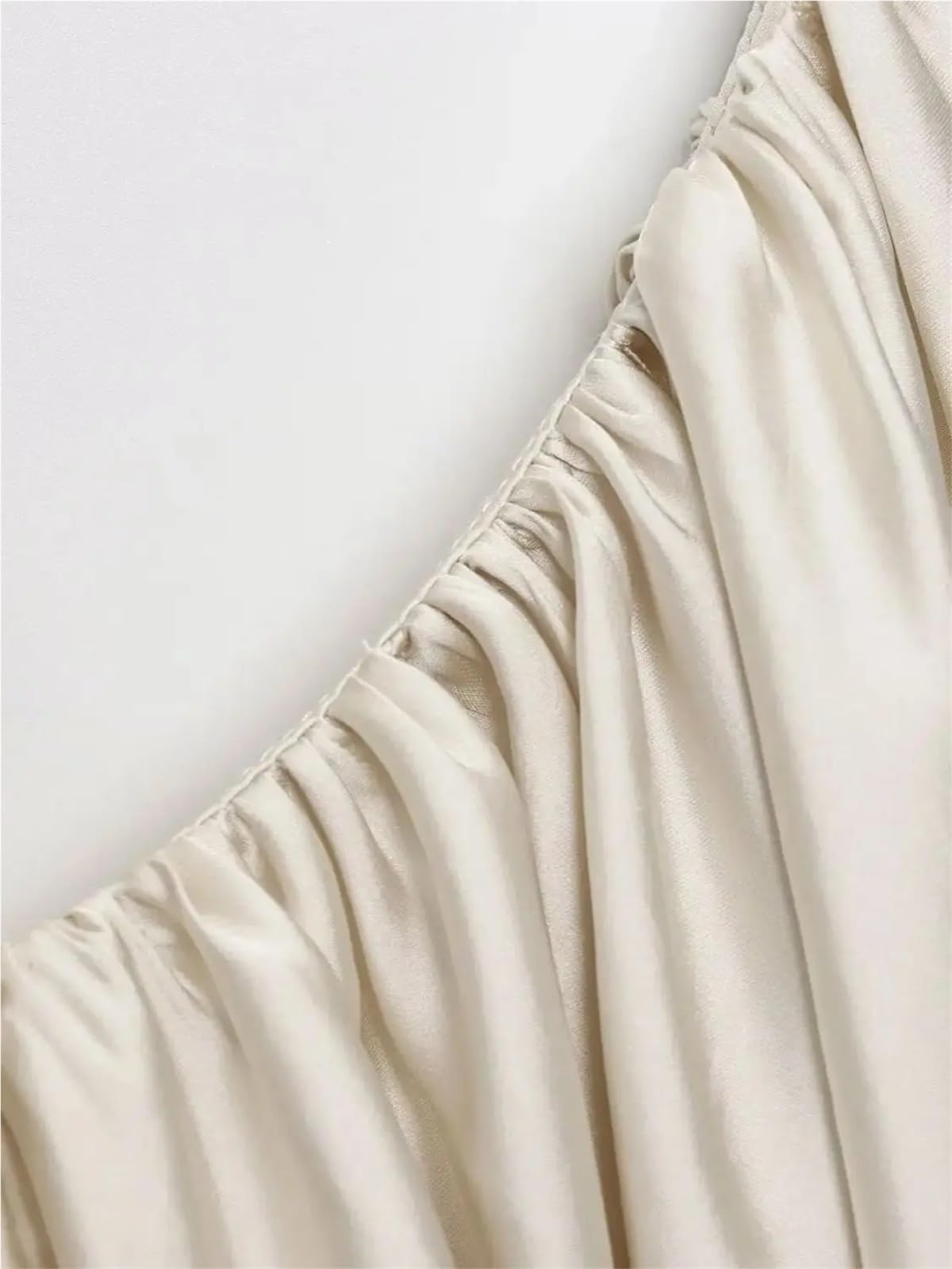 Camisola de satén con top halter sin espalda y escote en V profundo sexy | Diseño plisado con tirantes, chaleco suave sin mangas, correa versátil, top de moda de verano for mujer