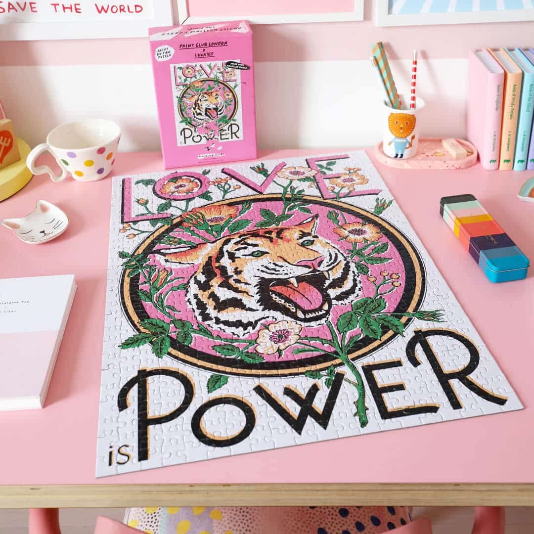 Luckies of London Print Club, Puzzle Artistico per Adulti, Regali Divertenti per Donne, Puzzle interattivi da 500 Pezzi, Puzzle per Rilassarsi, Regali consapevoli, Love Is Power