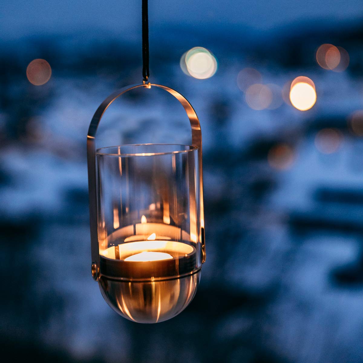 höfats - Gravity Candle mit Hängesystem Silber - Windlicht und Teelichthalter - inteligenter Kerzenhalter hält Kerze waagerecht - Hängelösung ermöglicht Aufhängen des Teelichthalters