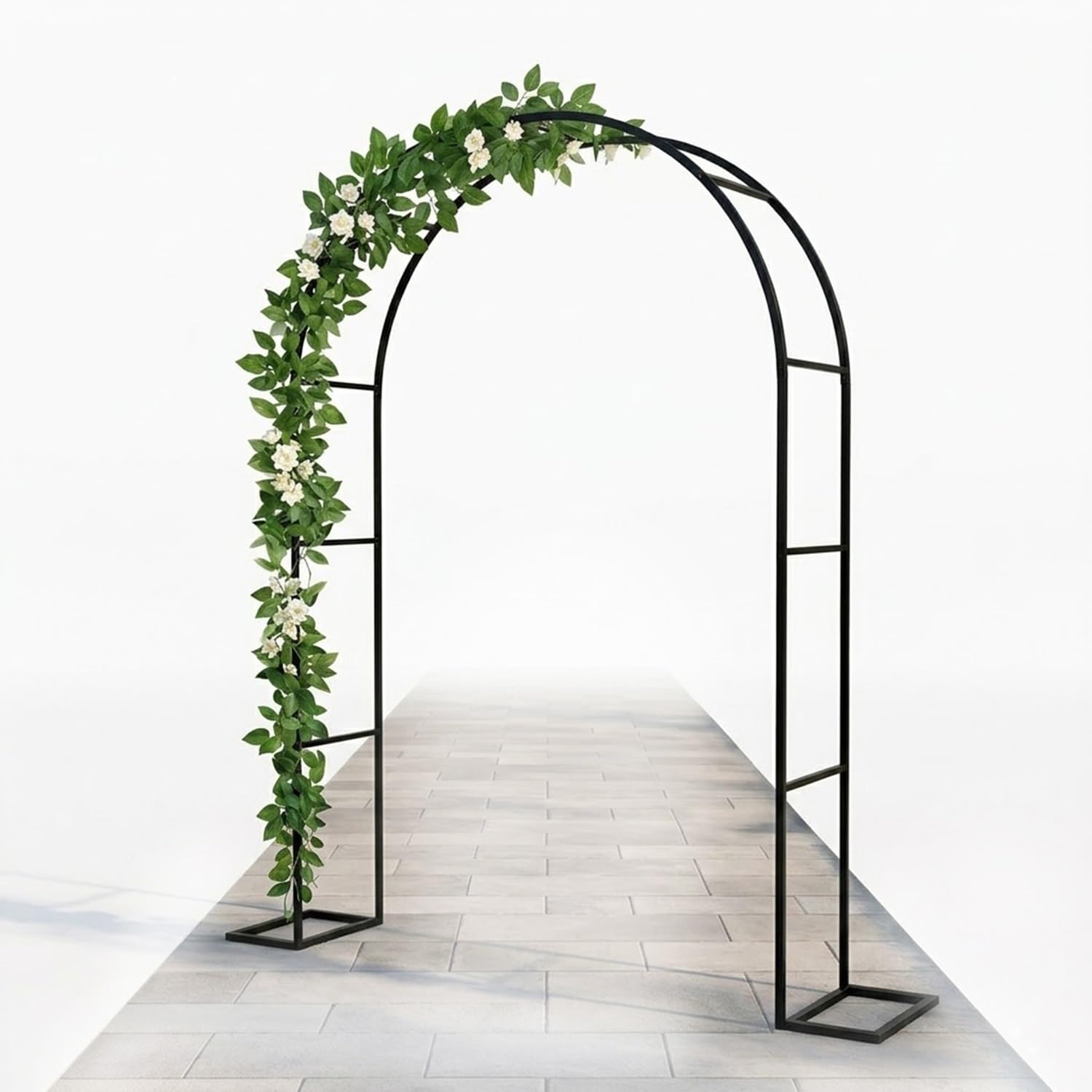 Arche de jardin tuteur métallique pour dompter les rosiers grimpants et glycines