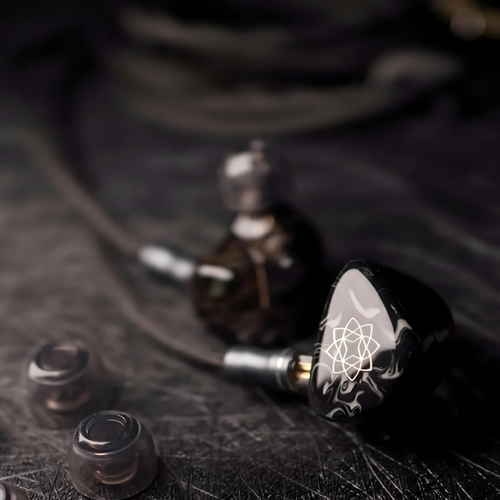 SeeAudio Bravery 4BA HiFi IEMイヤホン Amazon.com: syeindunce SeeAudio Bravery 4BA Drivers in-Ear Monitor