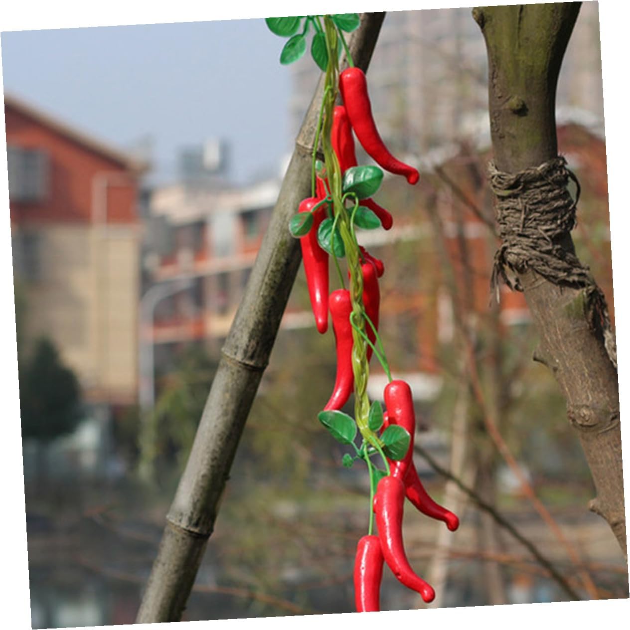 BESTYASH 4pcs Artificial Pepper Hanging Strings Simulation Lifelike Fake Chili Peppers Photo Props Farmhouse Decor for Kitchen Thanksgiving Party Educational Teaching