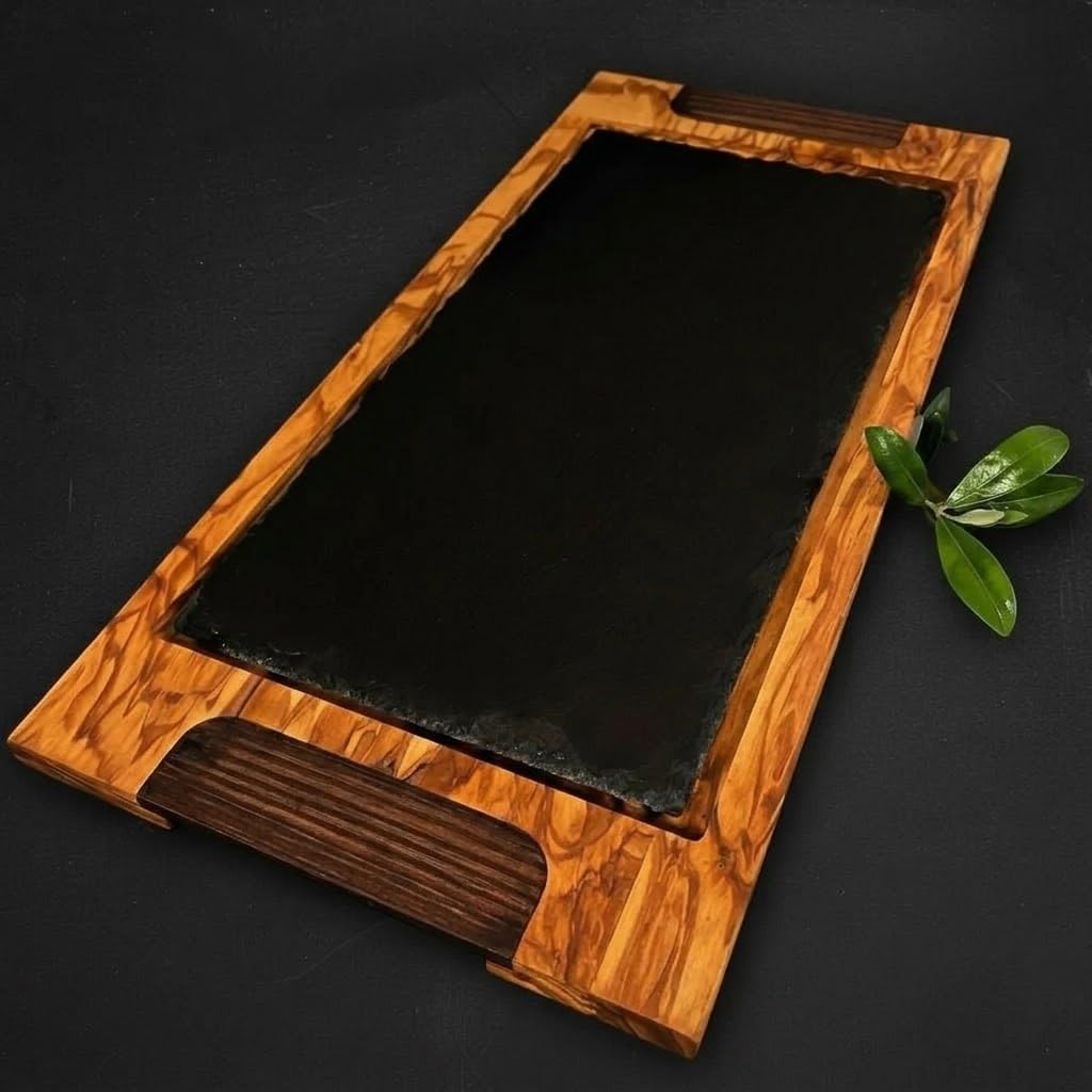 What the Art!® Olive Wood «Ardoise» | Olivenholz Servierbrett mit Schieferbrett + Dip-Schälchen | Handarbeit | 45 x 21 x 1,5 cm | Käsebrett - Sushi Brett - Tablett