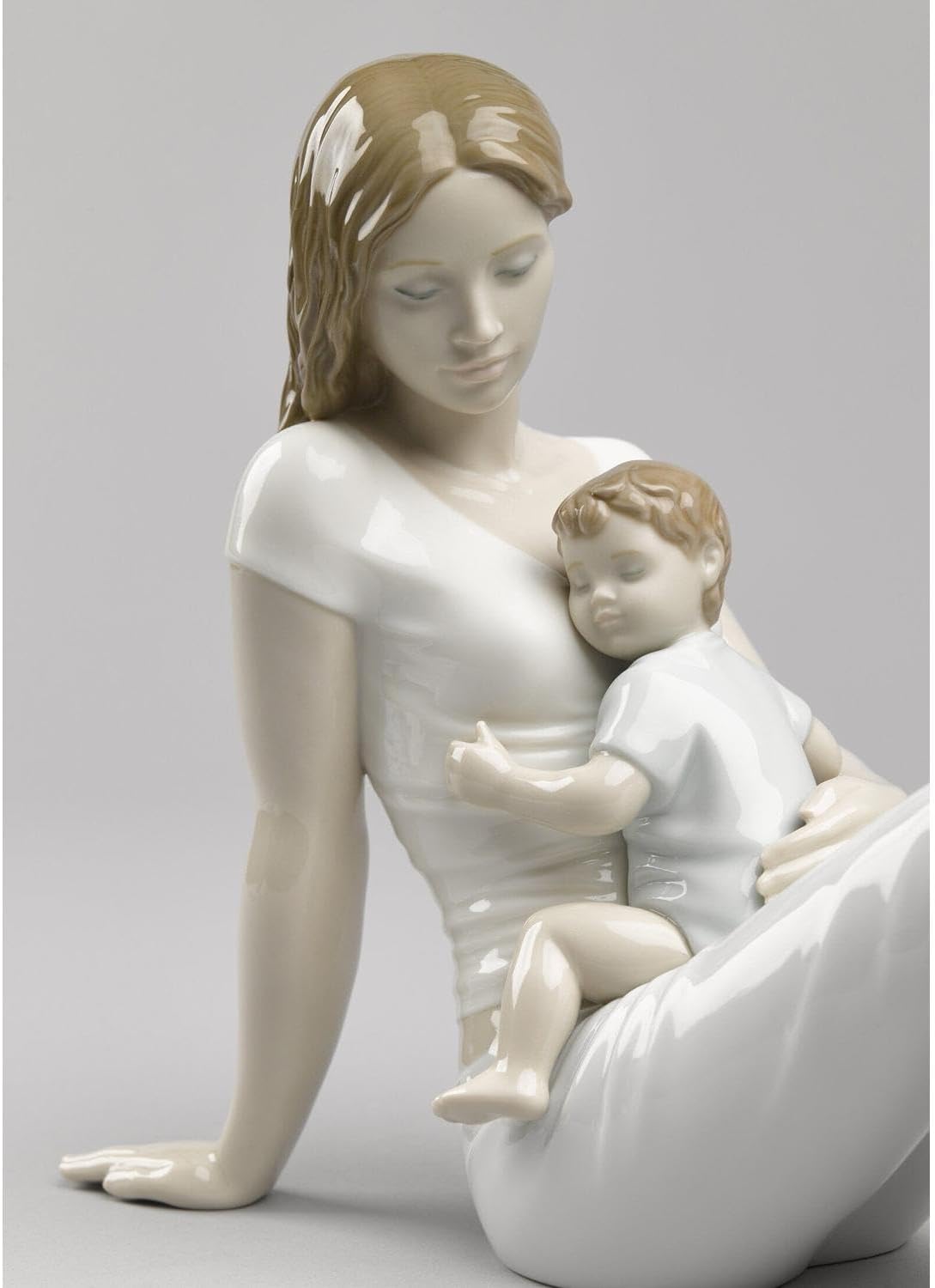 LLADRÓ A Mother's Love Figurine Type 445. Porcelain Mother Figure.