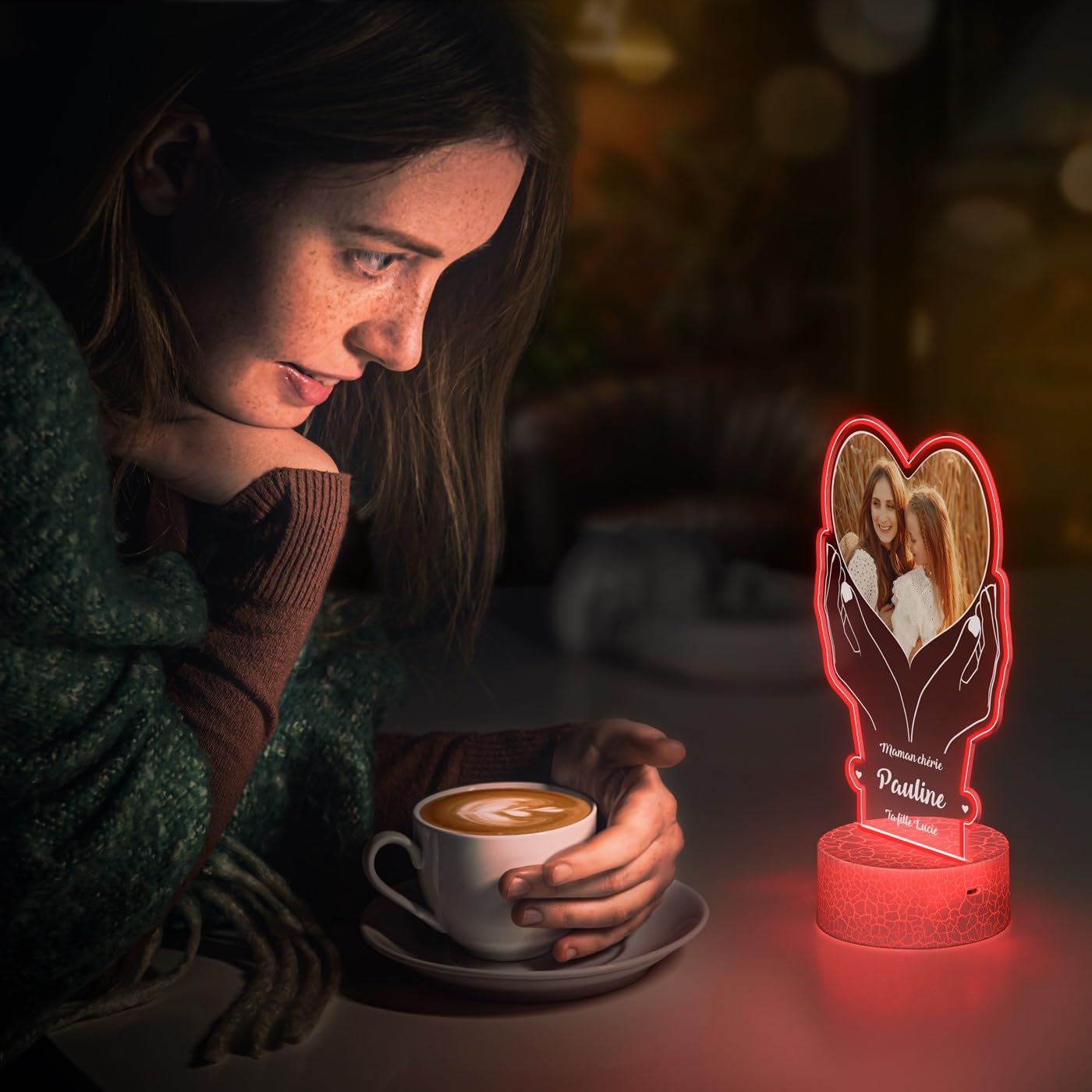Maverton Lampe LED Personnalisée Pour Maman - Lampe Photo Personnalisé - Cadeau Personnalisé Fete des Meres - Cadeau Maman Anniversaire - Plaque Acrylique 22x15cm avec Socle Lumineux - coeur