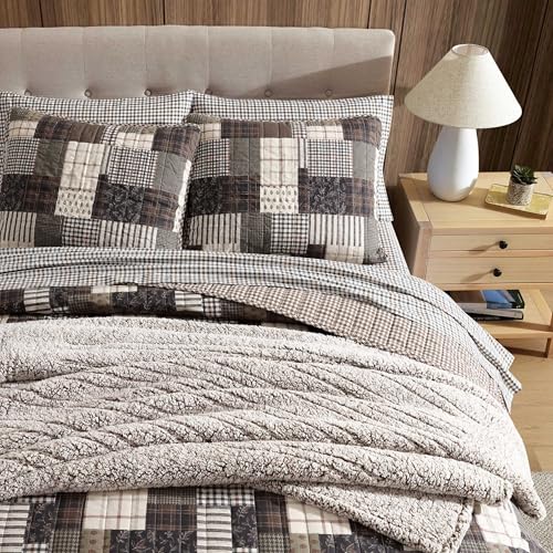 Image of Eddie Bauer - King Quilt Set, Naturally Soft Cotton Bedding w /a Lightweight Feel for All-Year Comfort, Reversible w /Matching Pillowcases, 3 Piece Bed Set (Antique Brown)