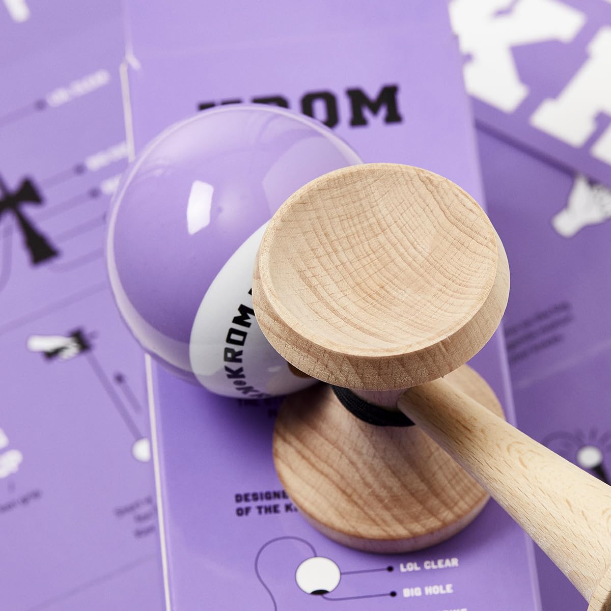 KROM - Kendama POP LOL lawenda – wysoka jakość drewna – dla początkujących i profesjonalistów – opakowanie: zapasowy sznurek + naklejki