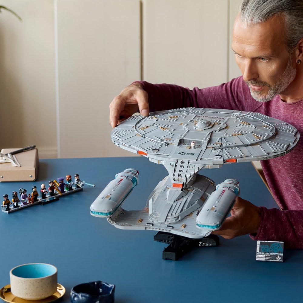 LEGO Icons Star Trek: U.S.S. Enterprise NCC-1701-D 10356 | Duży model statku kosmicznego, zestaw dla dorosłych, prezent dla fana sci-fi, dekoracja z klocków, 3600 elementów