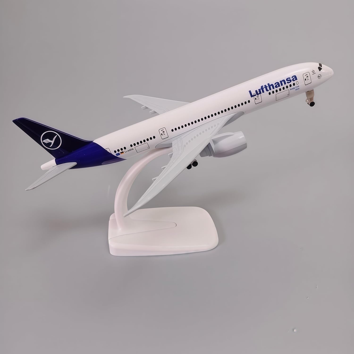 Lufthansa Boeing 787 Alloy Plane Model 20cm Collectible Display Aircraft for Aviation Enthusiast Gift Home Office