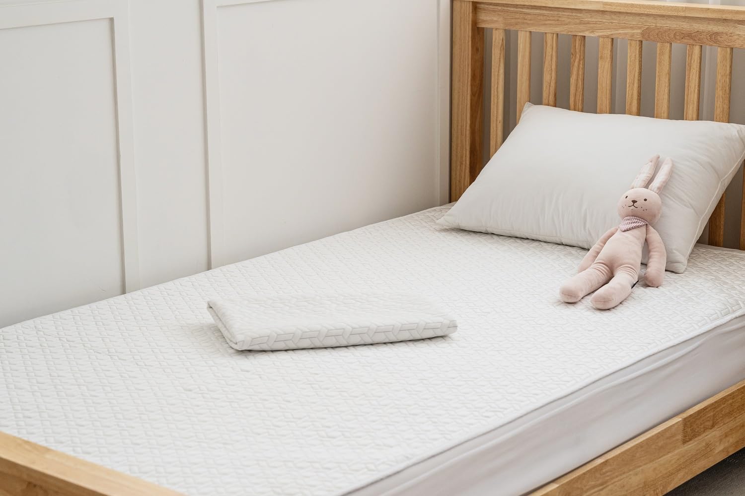 Duraron Cooling Mattress Topper Pad – Q-max 0.4 Chilling Effect Summer Blanket for Hot Sleepers & Babies – Quick Dry, Breathable, Cool Bed Throw (White, Grey), Queen