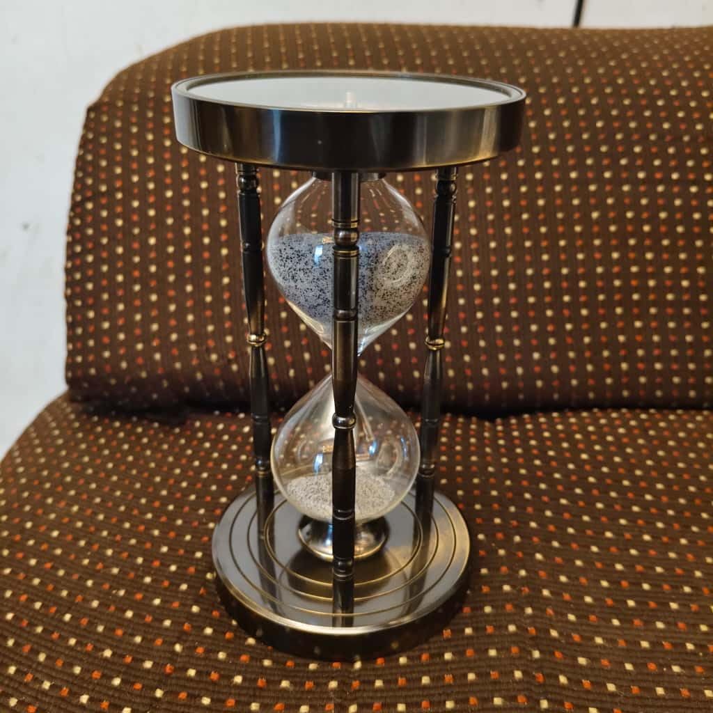 Vintage Nautical Compass Hourglass Timer, Sand Clock with Decorative Metal Frame, Maritime Navigation Design