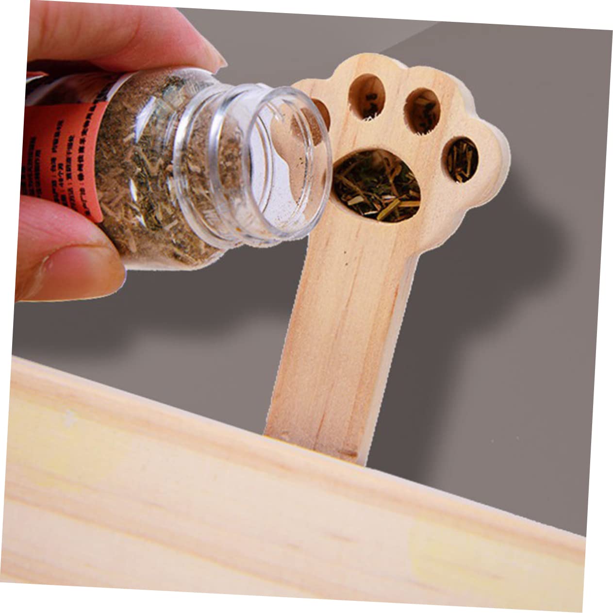 BESTonZON Interaktives Katzenspielzeug Holz Mäuseform Edukatives Kratzspielzeug mit Catnip Fach Leichtes Langlebiges Pet Toy für Wohnungskatzen Kreatives Beschäftigungsspiel Zufällige Farbe