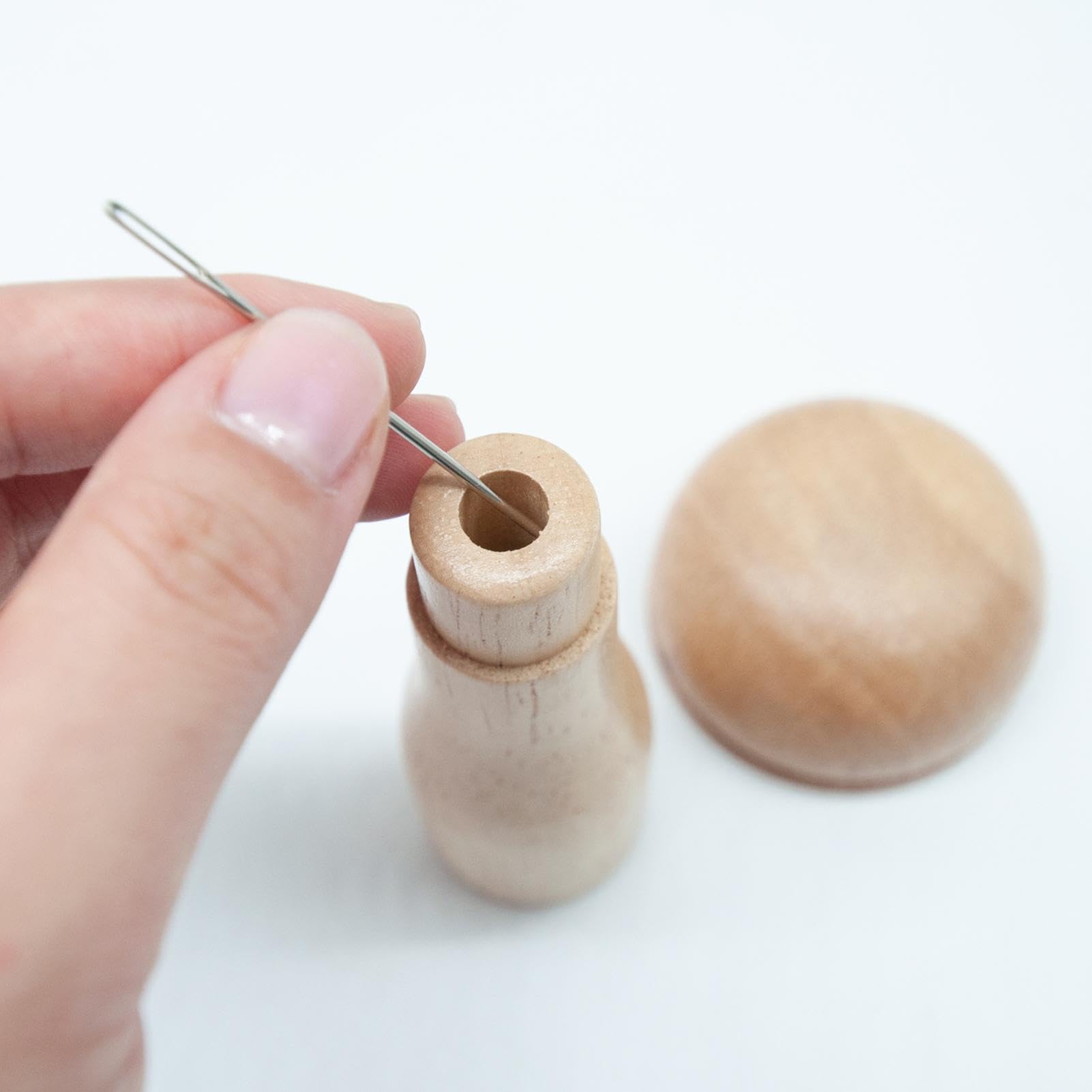 Produktbild von ATATMOUNT Holz DIY Pilz Darner Patch Tool Stopfnadel Nähen Faden Hose Kleidung Socken Nähen Reparaturgerät