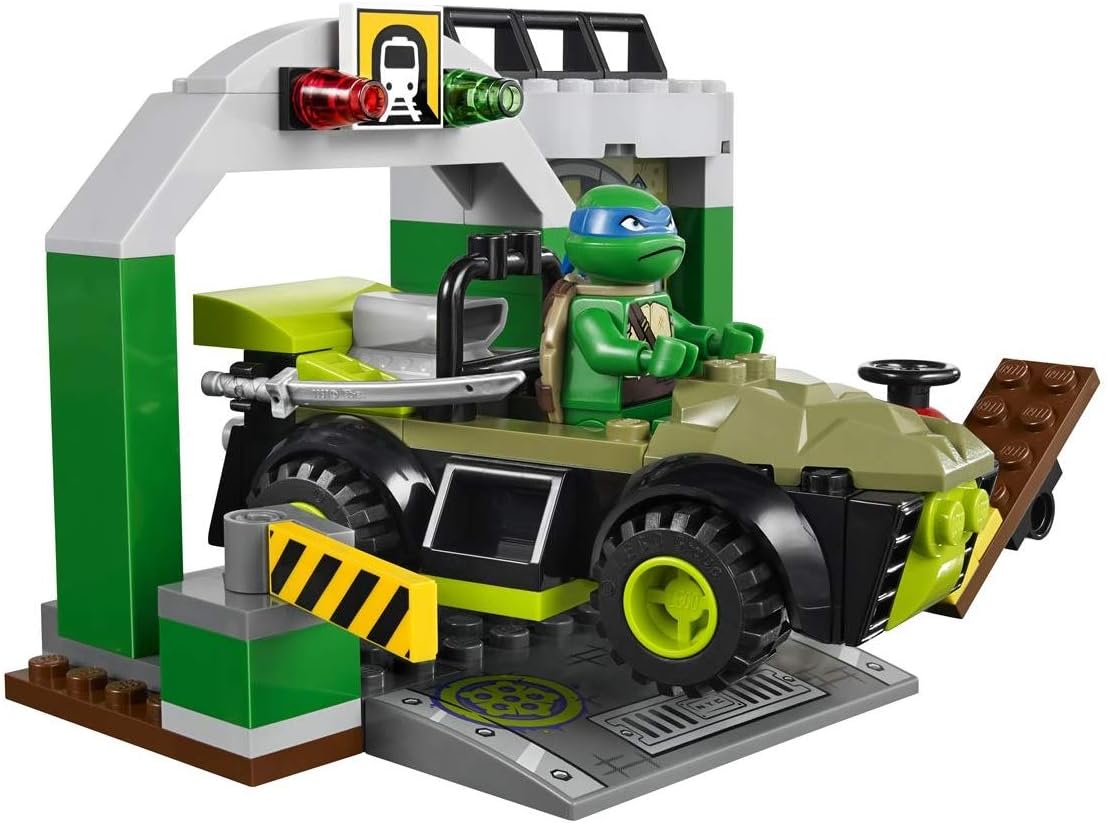 LEGO Juniors Turtle Lair 10669 Building Set
