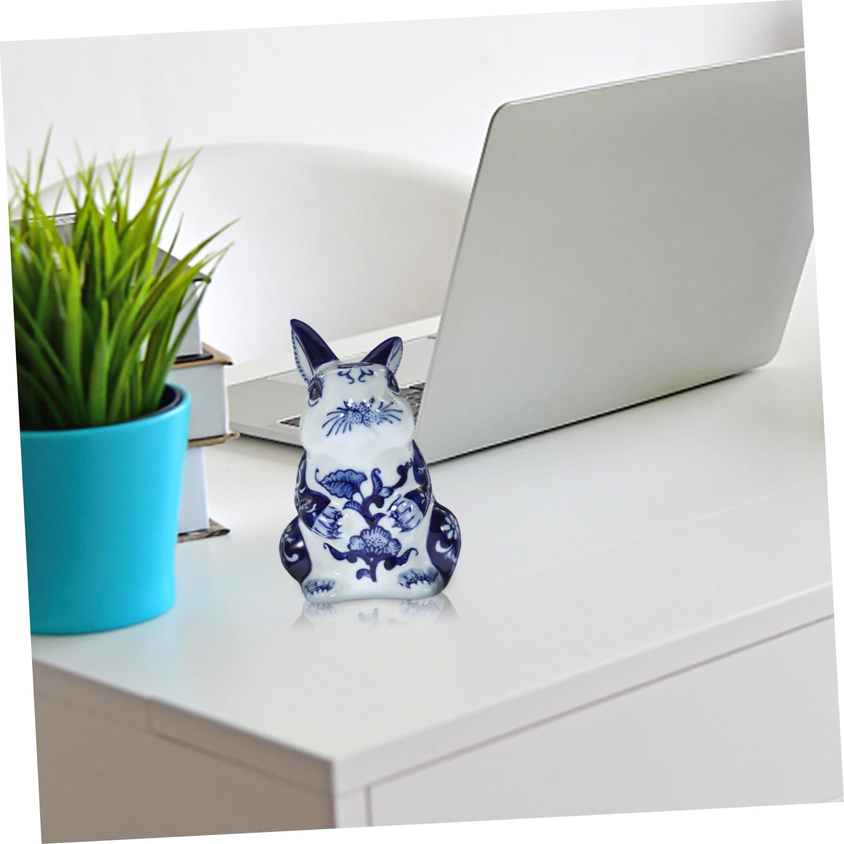VALICLUD Sculpture de Lapin en Céramique Bleu Pâle pour Décoration Intérieure Élégante, Ornement Animalier Adorable pour Salon et Décoration de Table