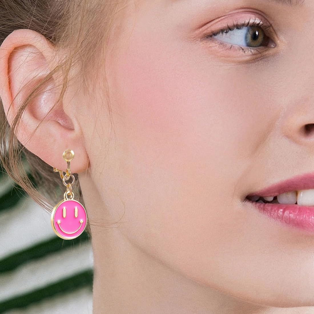 Preppy Clip On Earrings for Women Non Piercing Smile Face Pendant Pink White Gold Small Dangle Drop Earrings Trendy Y2K Jewelry Gifts