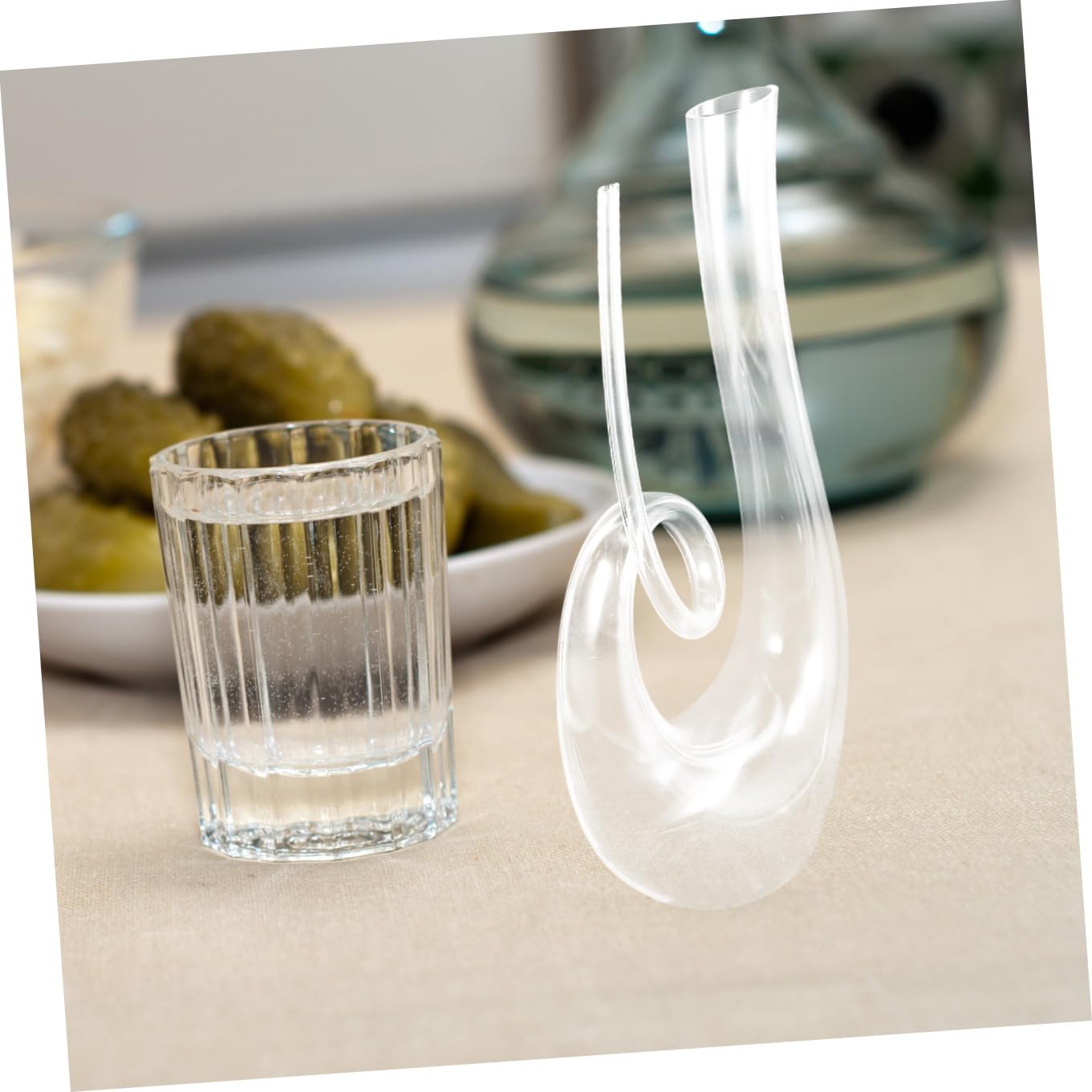Decanter per Vino in Vetro Trasparente 1300ml, Caraffa Piccola Fondo Piatto Stabile, Aeratore Creativo per Uso Domestico e Bar, Versatore per Bottiglie di Vino