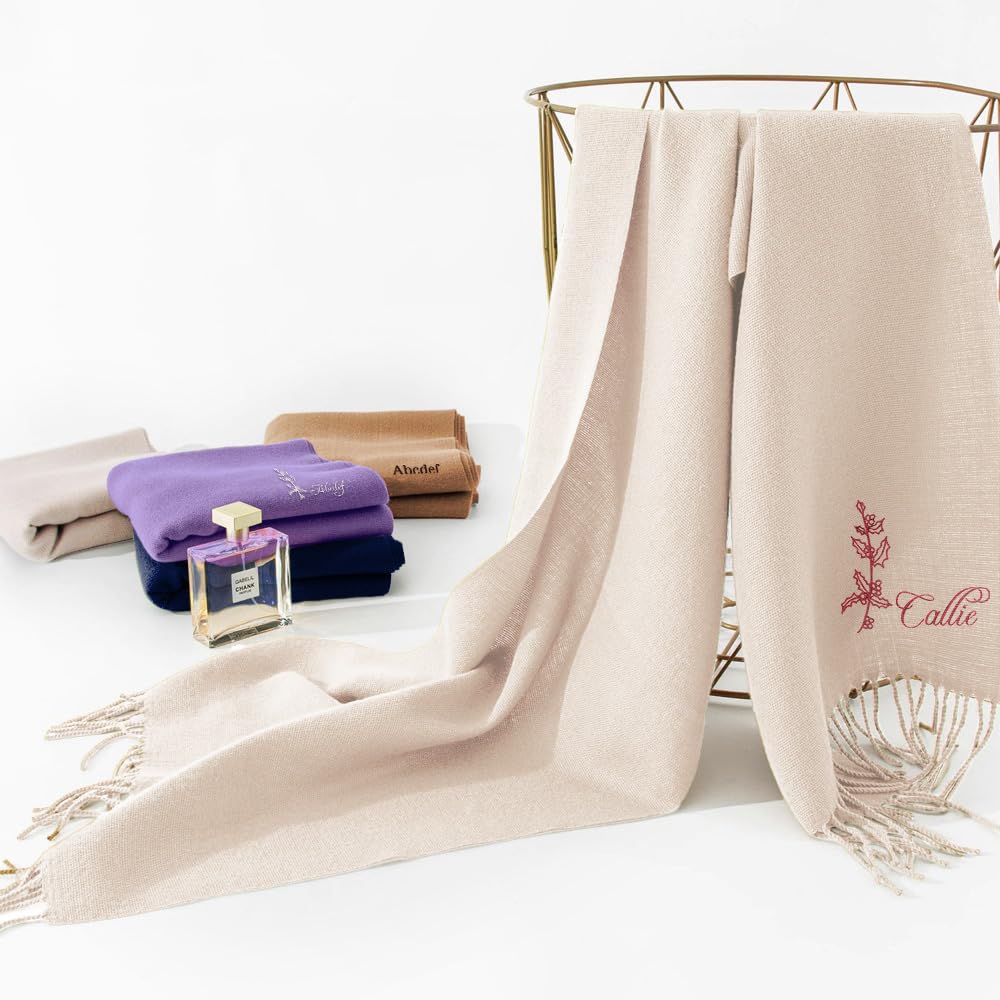 callie Écharpe d'hiver personnalisée pour homme/femme, fleur de naissance brodée personnalisée et nom, écharpe douce et chaude, 8 couleurs au choix, cadeaux d'anniversaire, cadeaux de Noël
