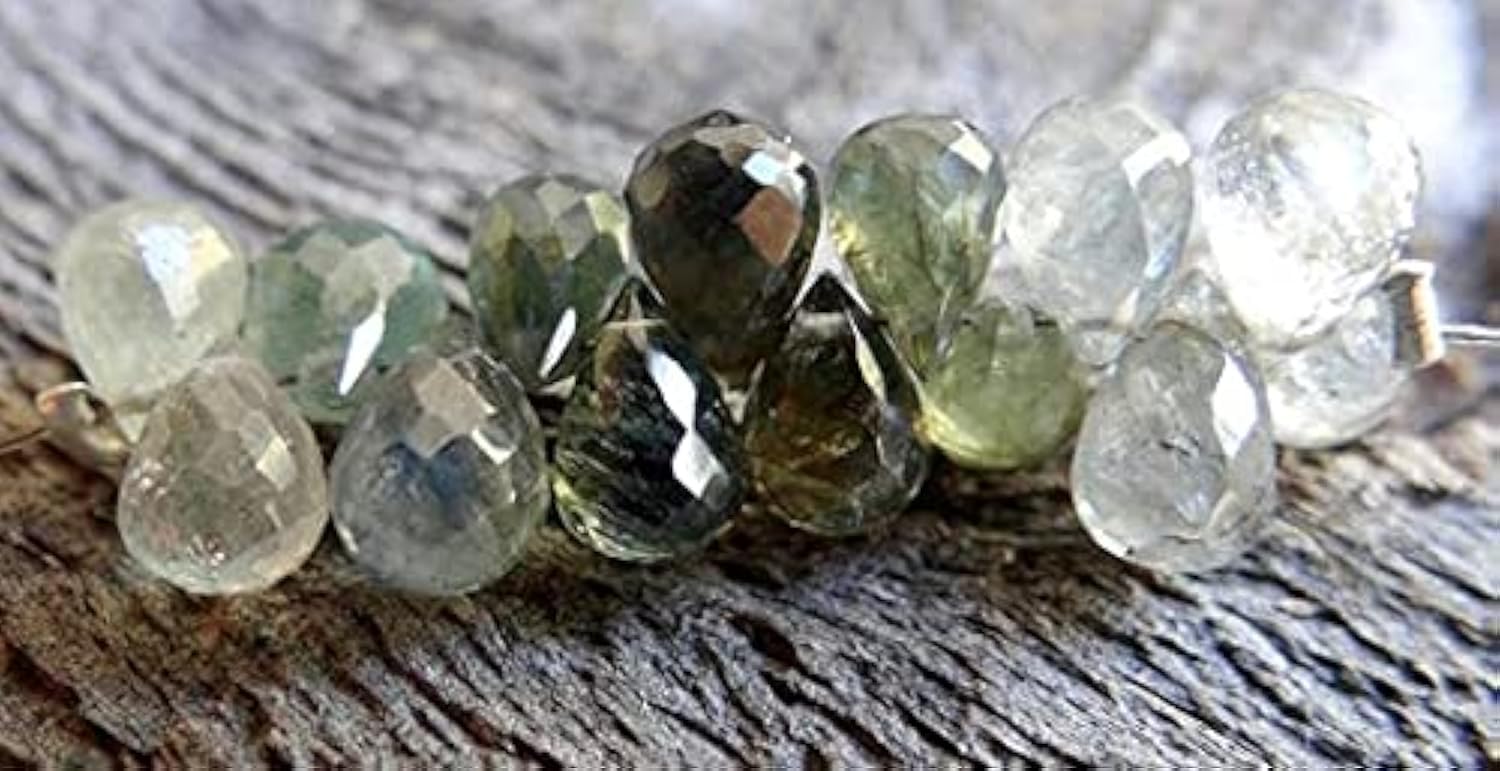 Saphirs verts briolettes 3D facettées à reflets intenses pour boucles d'oreilles