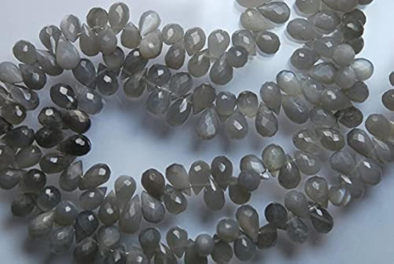 Pierre de lune grise LKBEADS en gouttes pour créer vos bijoux bohèmes chic de l'été