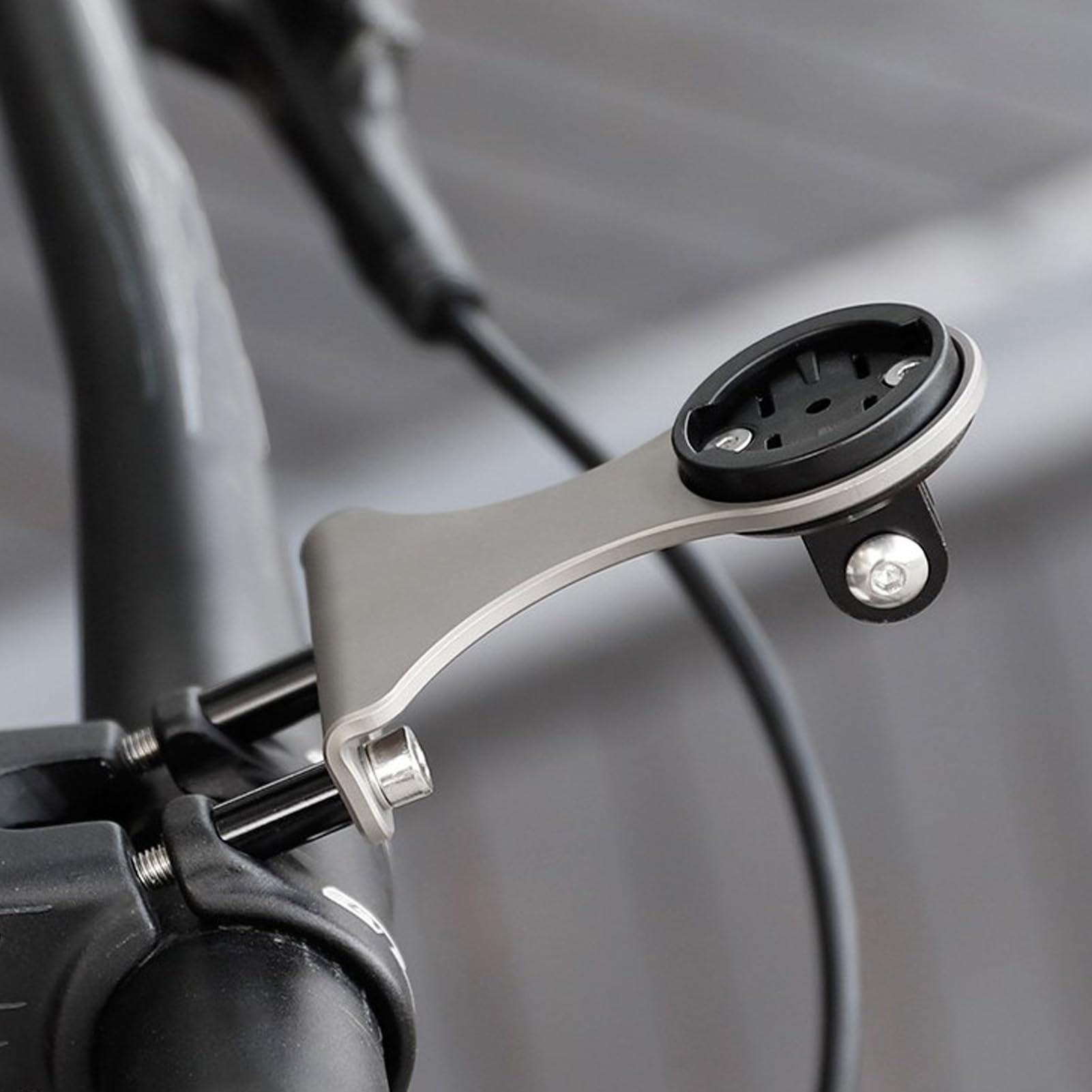 Supporto anteriore per computer per fotocamere e torce sportive, in lega di Ti resistente, supporto di estensione per manubrio per ciclismo, installazione facile, design salvaspazio