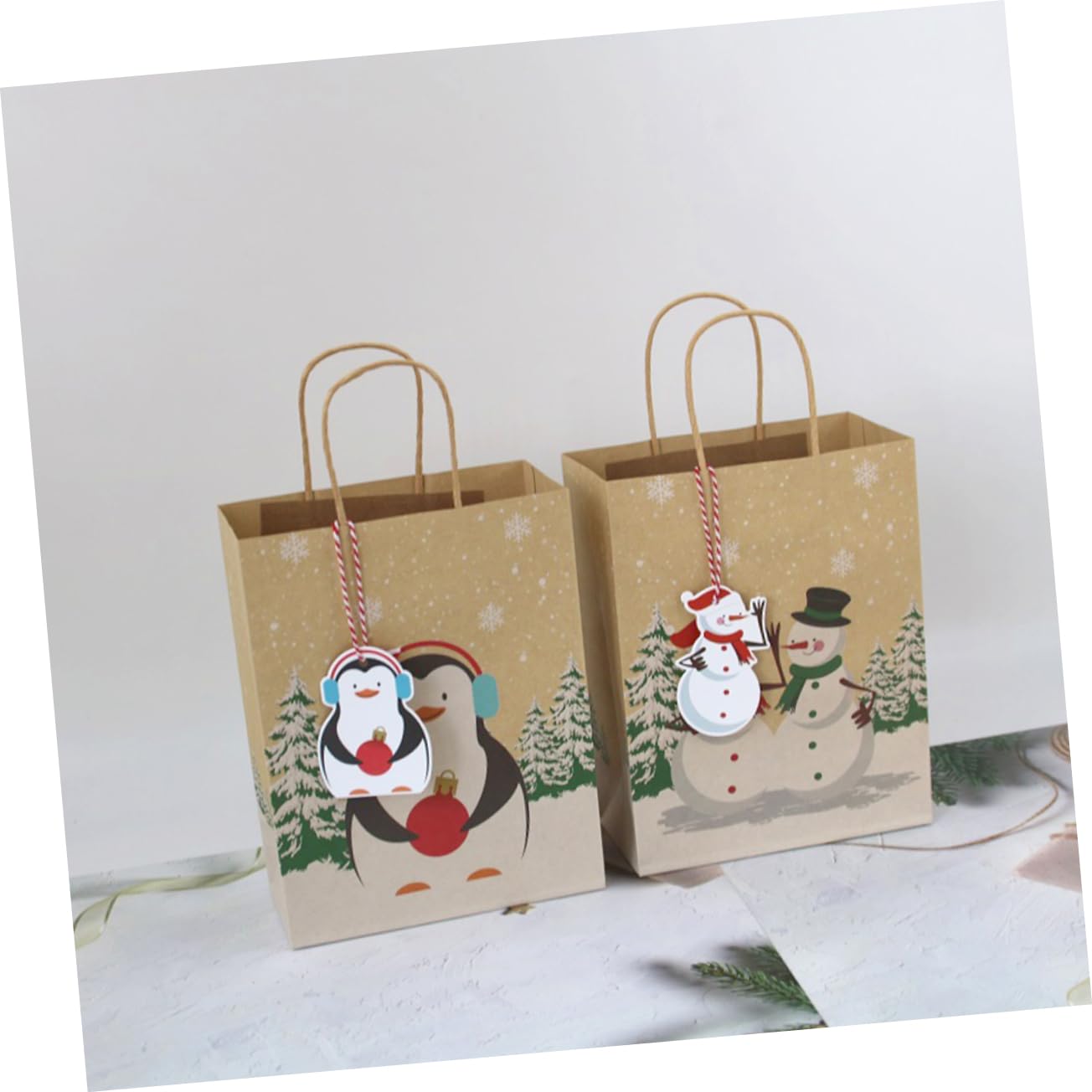 COLLBATH 24stücke Kunststoffbeutel Mit Quadratischem Boden Weihnachtspapierbeutel Aus Kraftpapier Geschenktaschen Mit Cartoon-weihnachtsmotiv Und Langlebig Für Weihnachtsfe