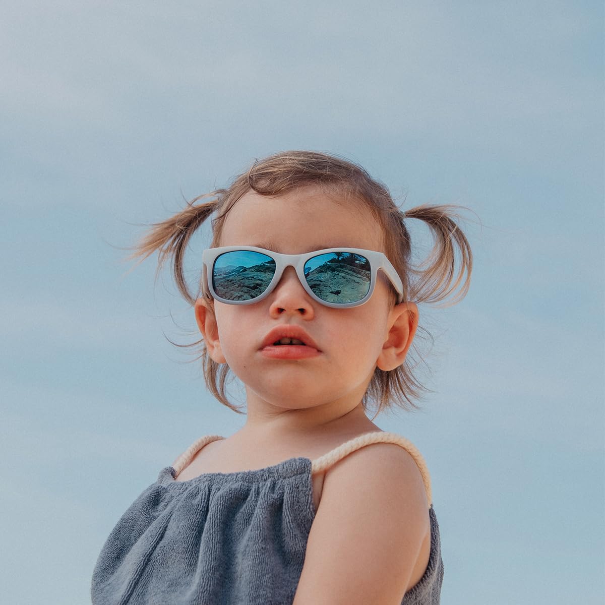 Suavinex, Gafas de Sol para Bebés de 0 a 12 Meses, Polarizadas, con Filtro UV 400, Cat. 3, 100% Protección Rayos UVA y UVB, con Funda Incluida, Muy Flexibles y Ligeras — view 2