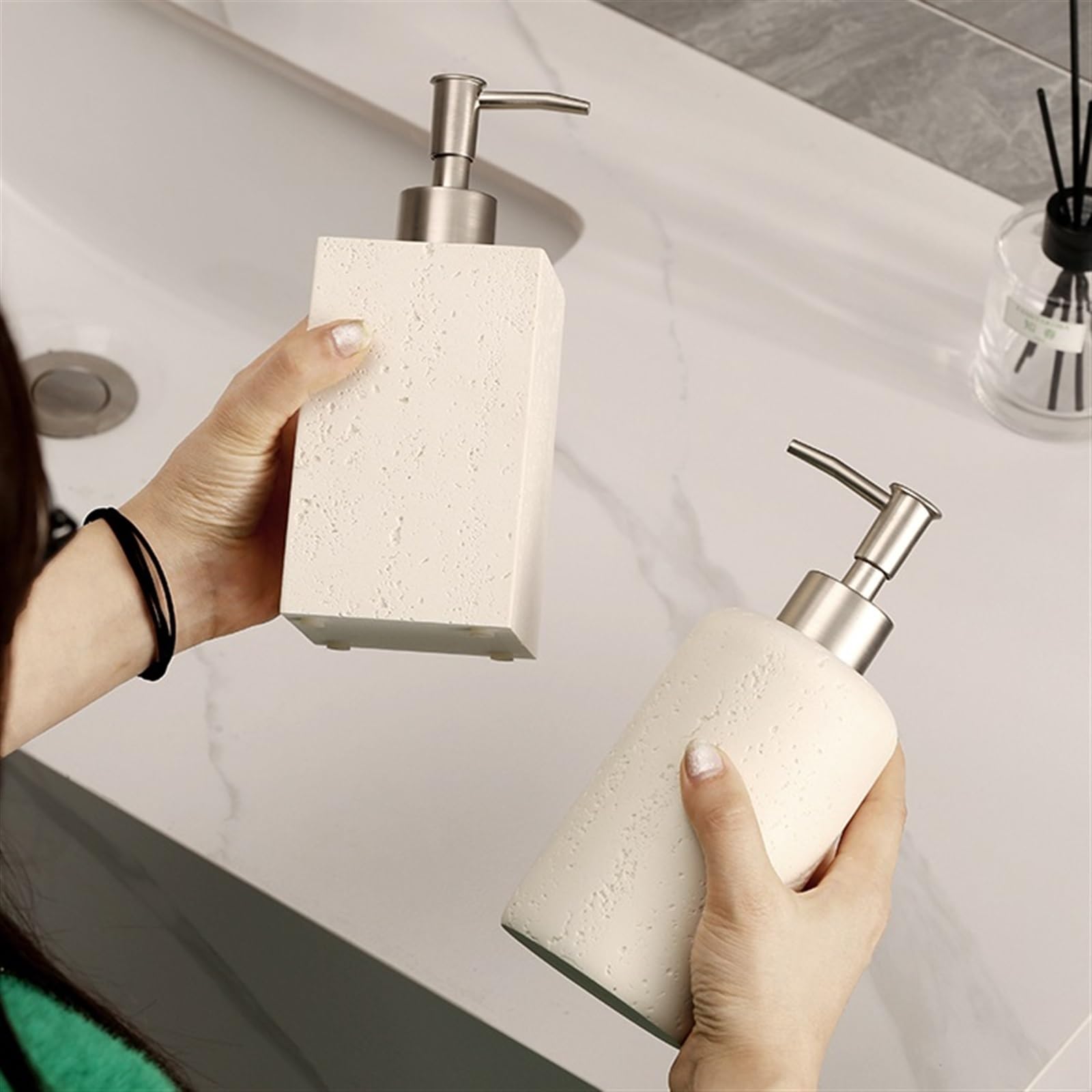 Dispenser Sapone Dispenser di sapone in arenaria naturale, dispenser di sapone for bagno, dispenser di sapone liquido for cucina con pompa in acciaio inossidabile argentato Dosatore Sapone Liquido(420