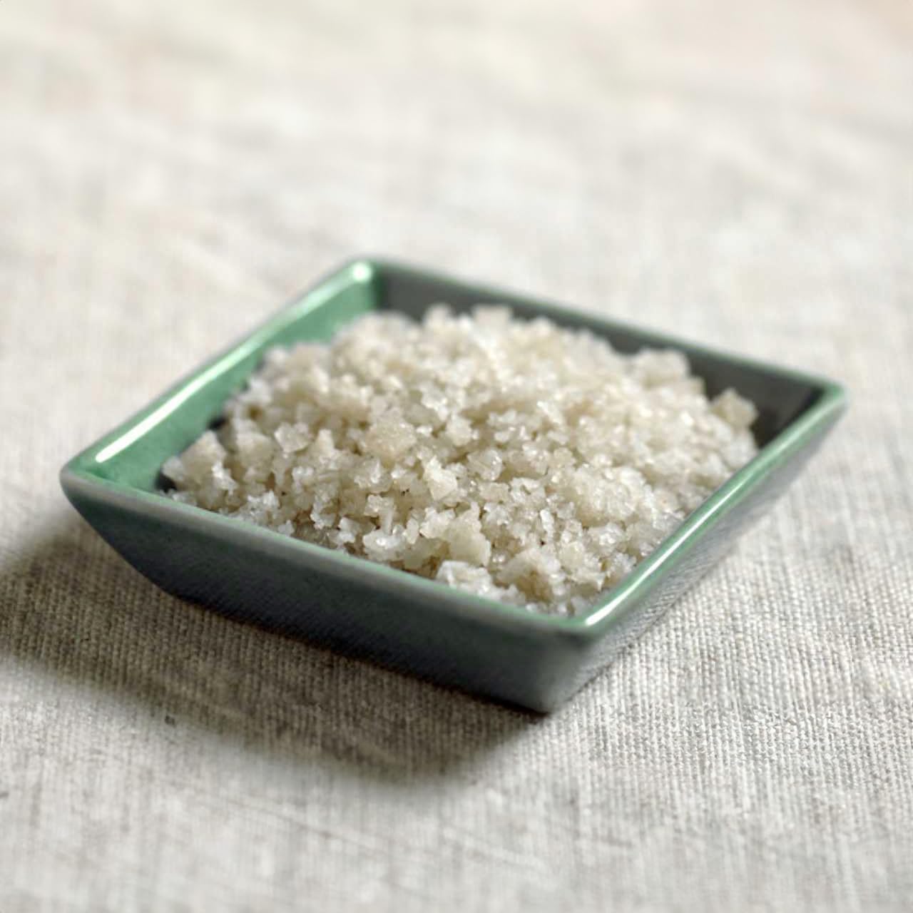 Sale Celtico Grigio Di Guérande, Pacchetto convenienza da 2 kg di sale grigio di Guerande fino e grani, Sale Celtico o Bretone, sale naturale 100% non raffinato, Italia Spezie