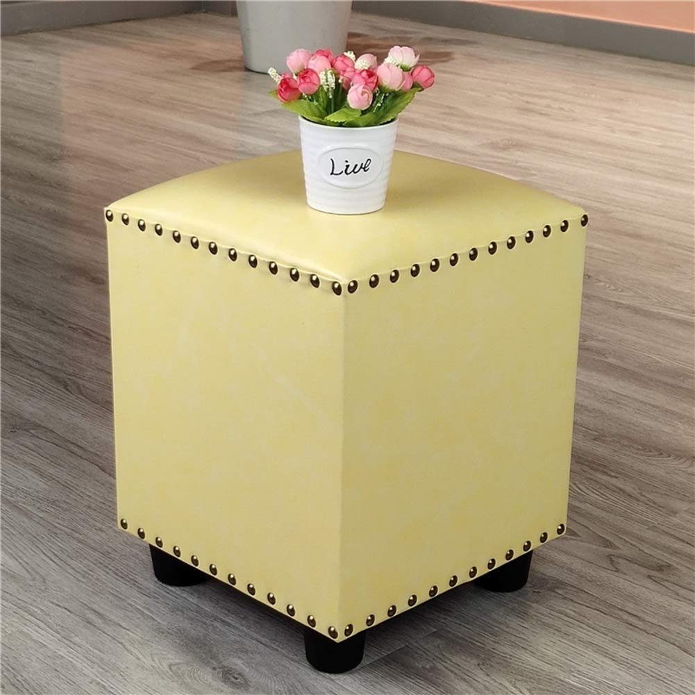 Pouf carré en cuir 30x30x40cm pour optimiser un petit salon